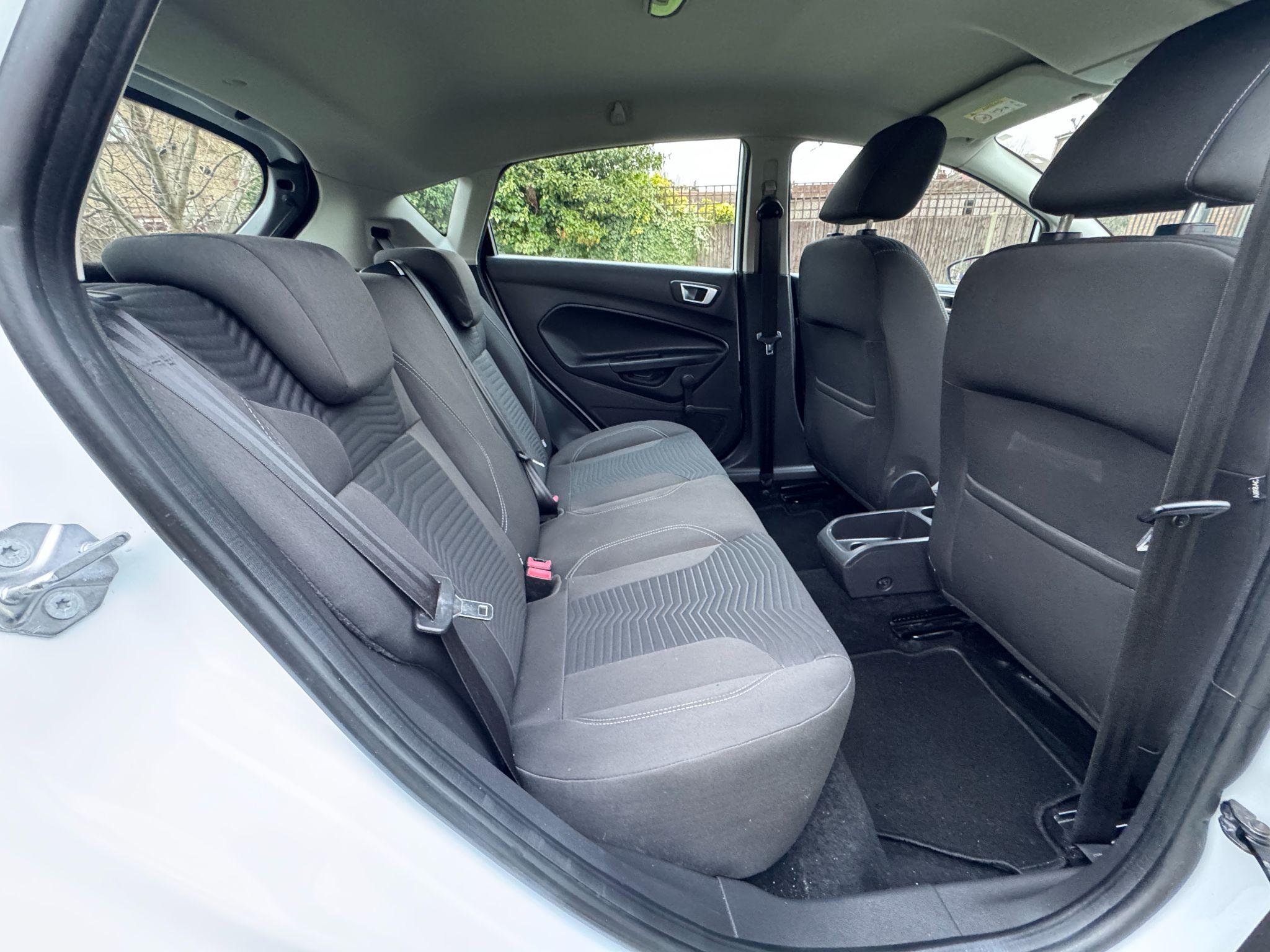 2016 Ford Fiesta image 21