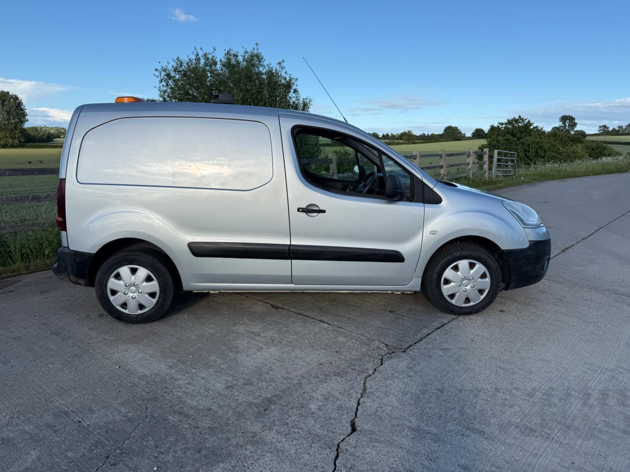 Citroen Berlingo 1.6 HDi 850 Enterprise L1 5dr — photo 23 of 92