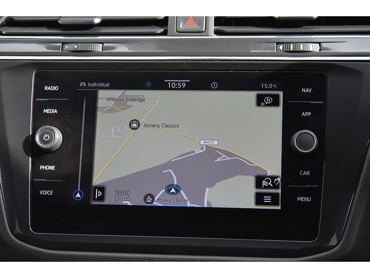 Volkswagen Tiguan Allspace view 16