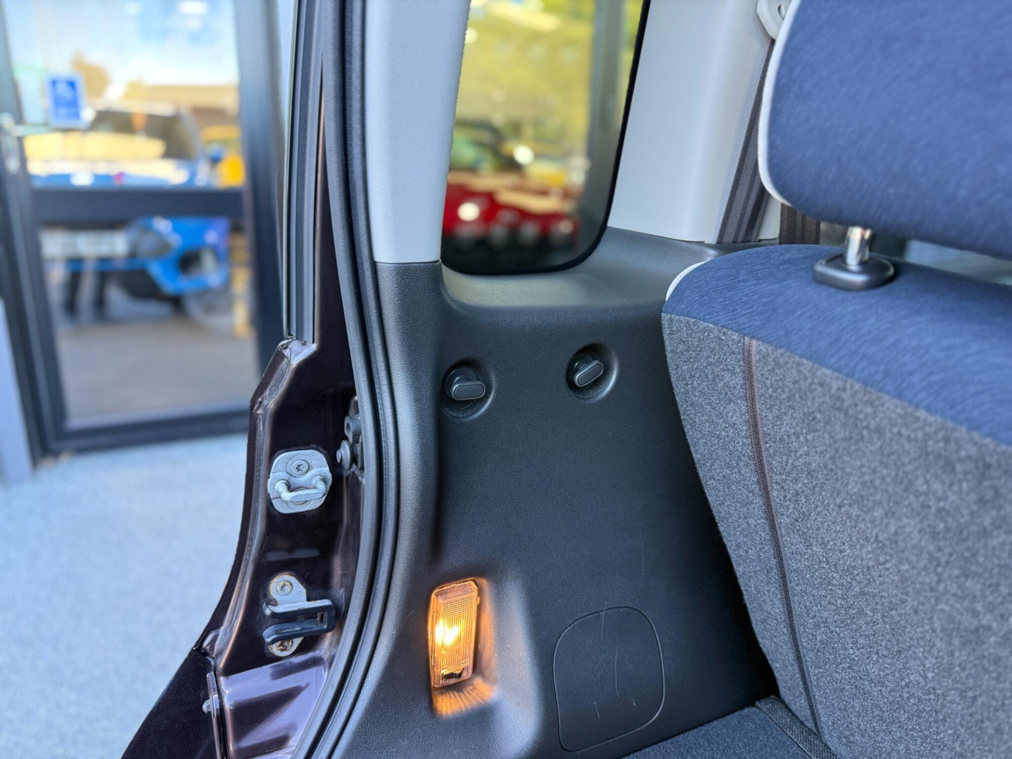 Nissan Cube view 69