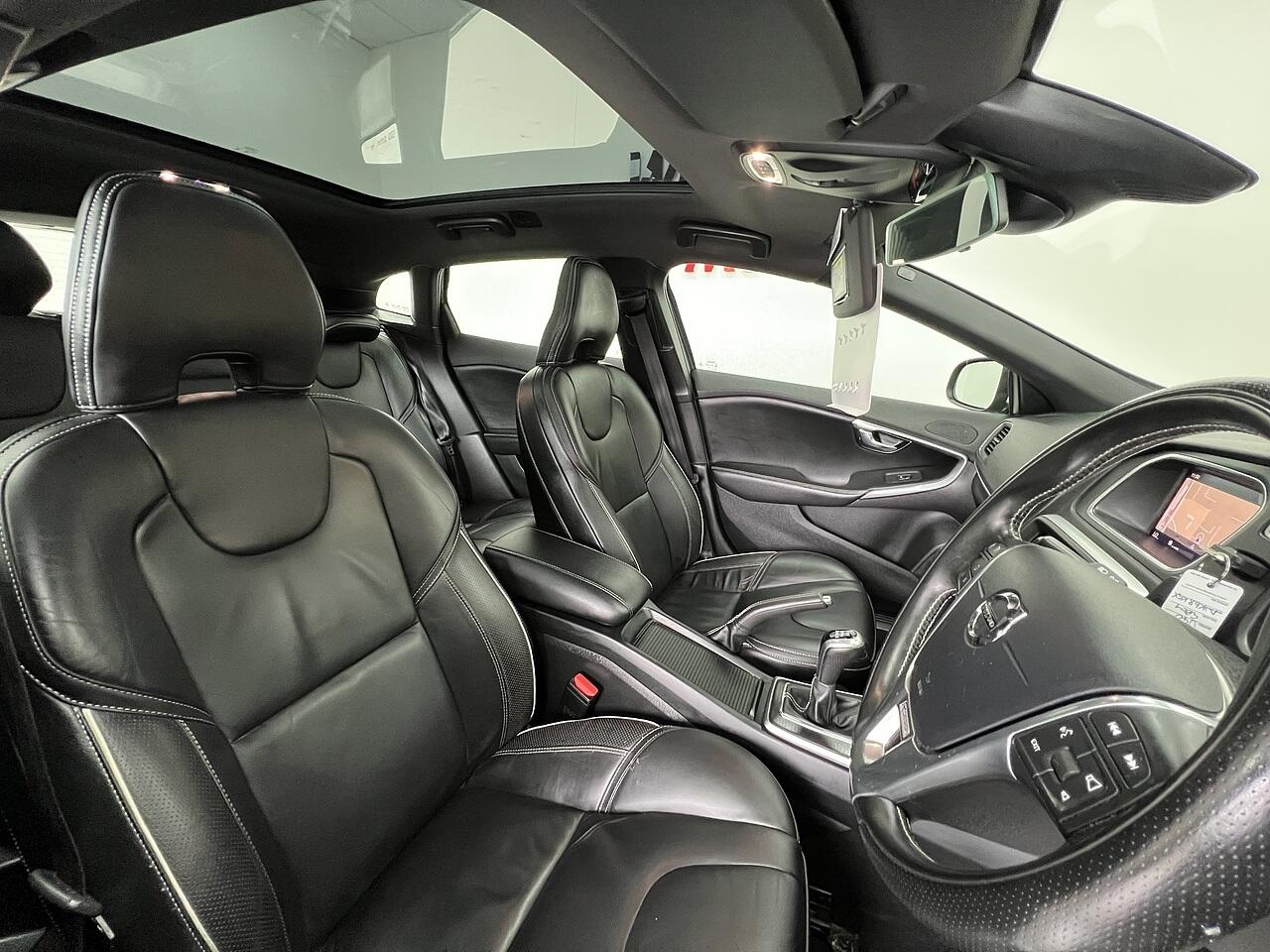 Volvo V40 view 14