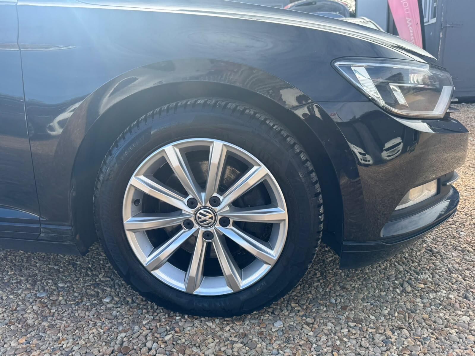 Volkswagen Passat view 25