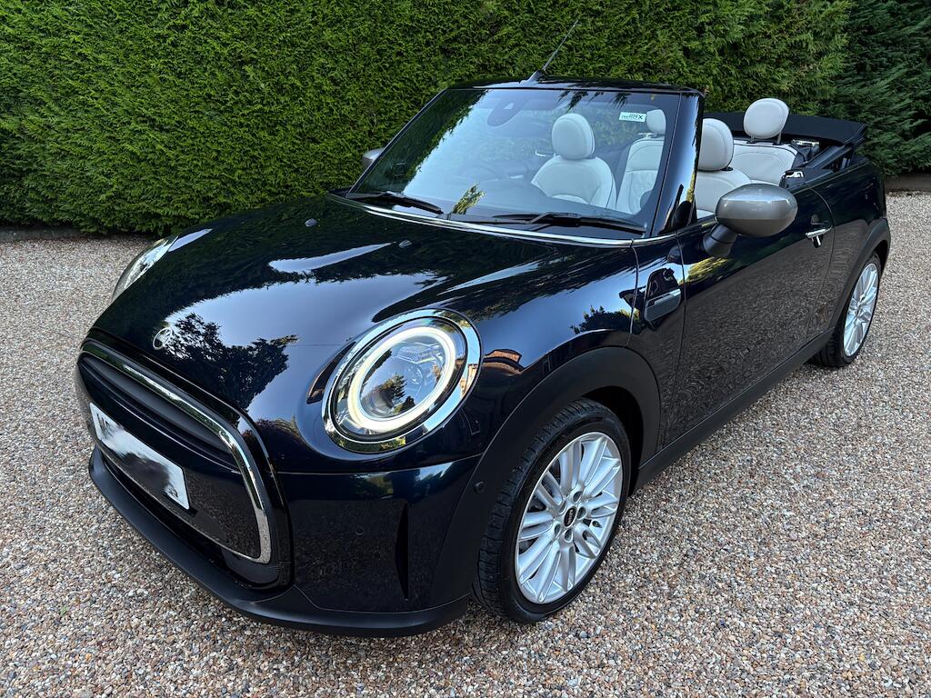 Mini Convertible view 4