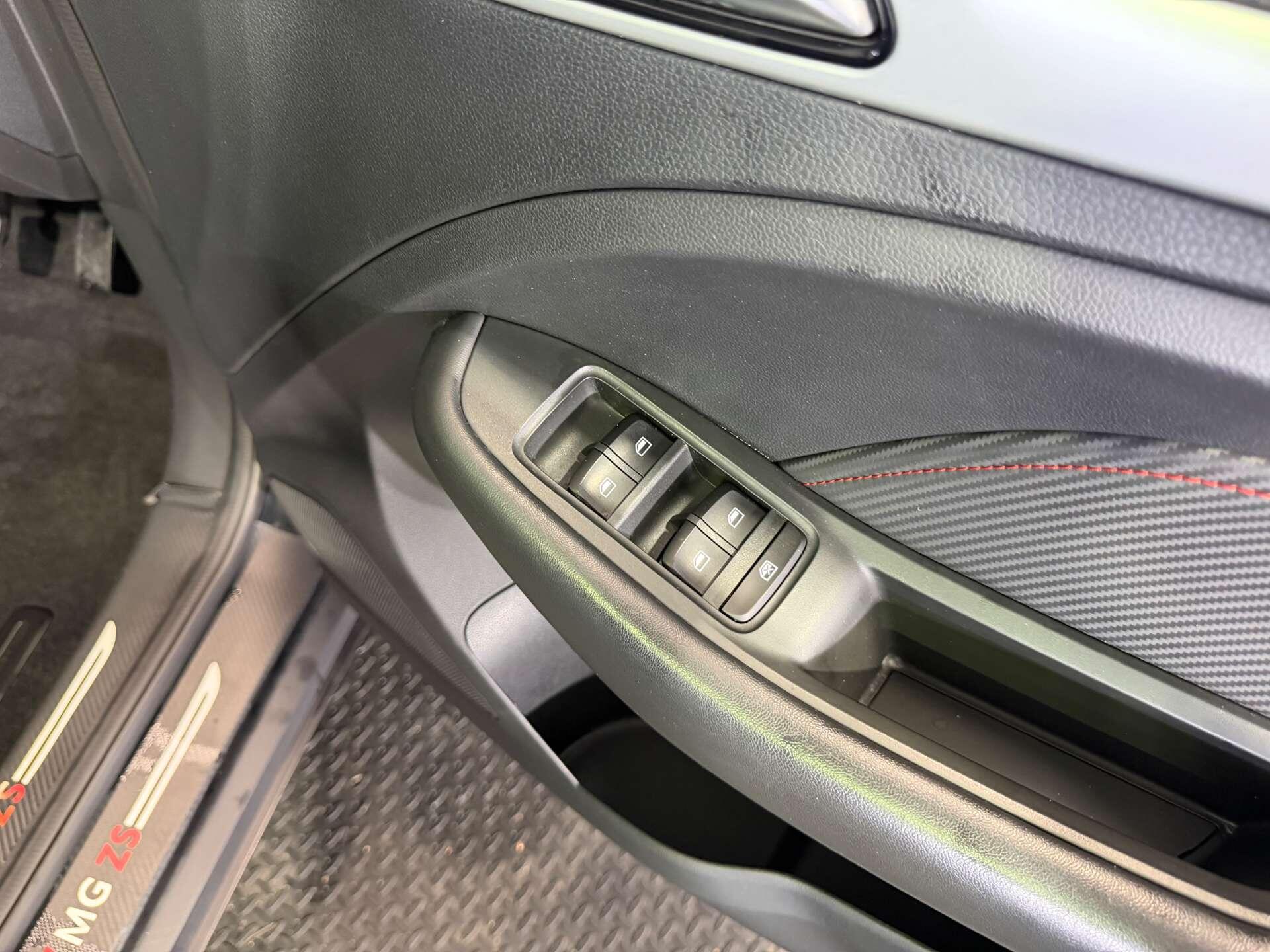MG ZS view 22