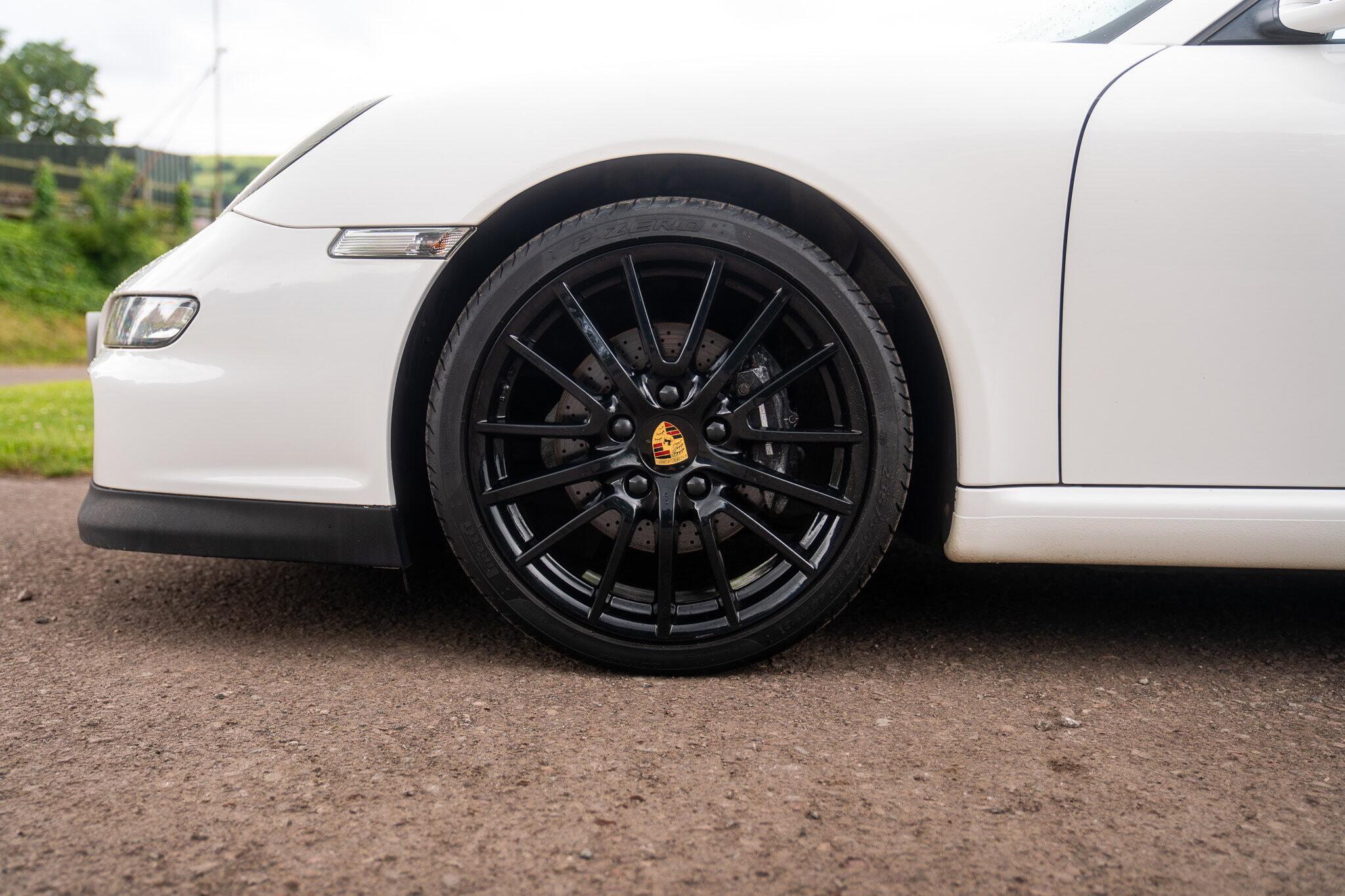 Porsche 911 view 11