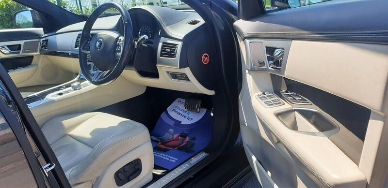 2014 Jaguar XF image 9