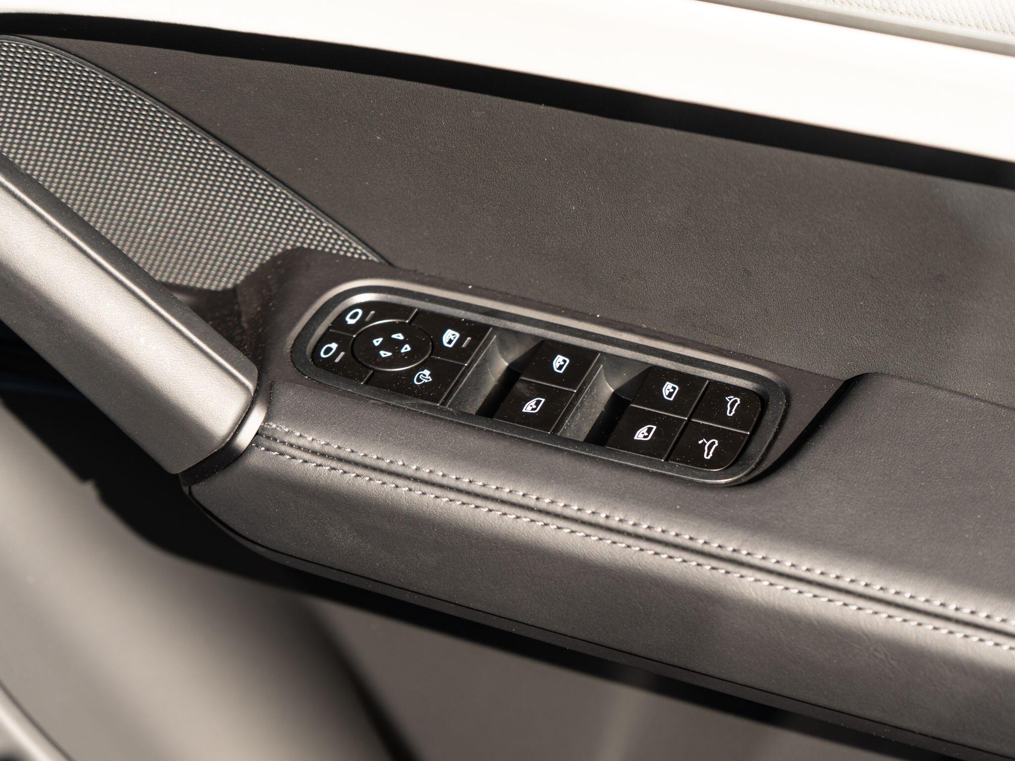 Porsche Cayenne view 30