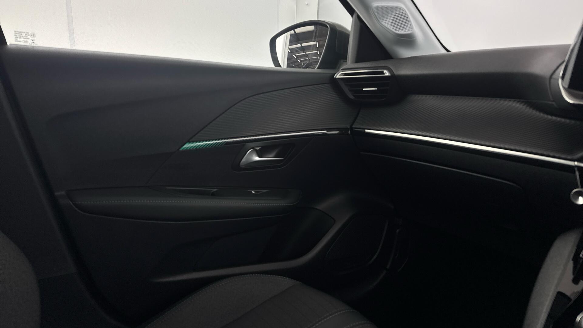 Peugeot 208 view 32