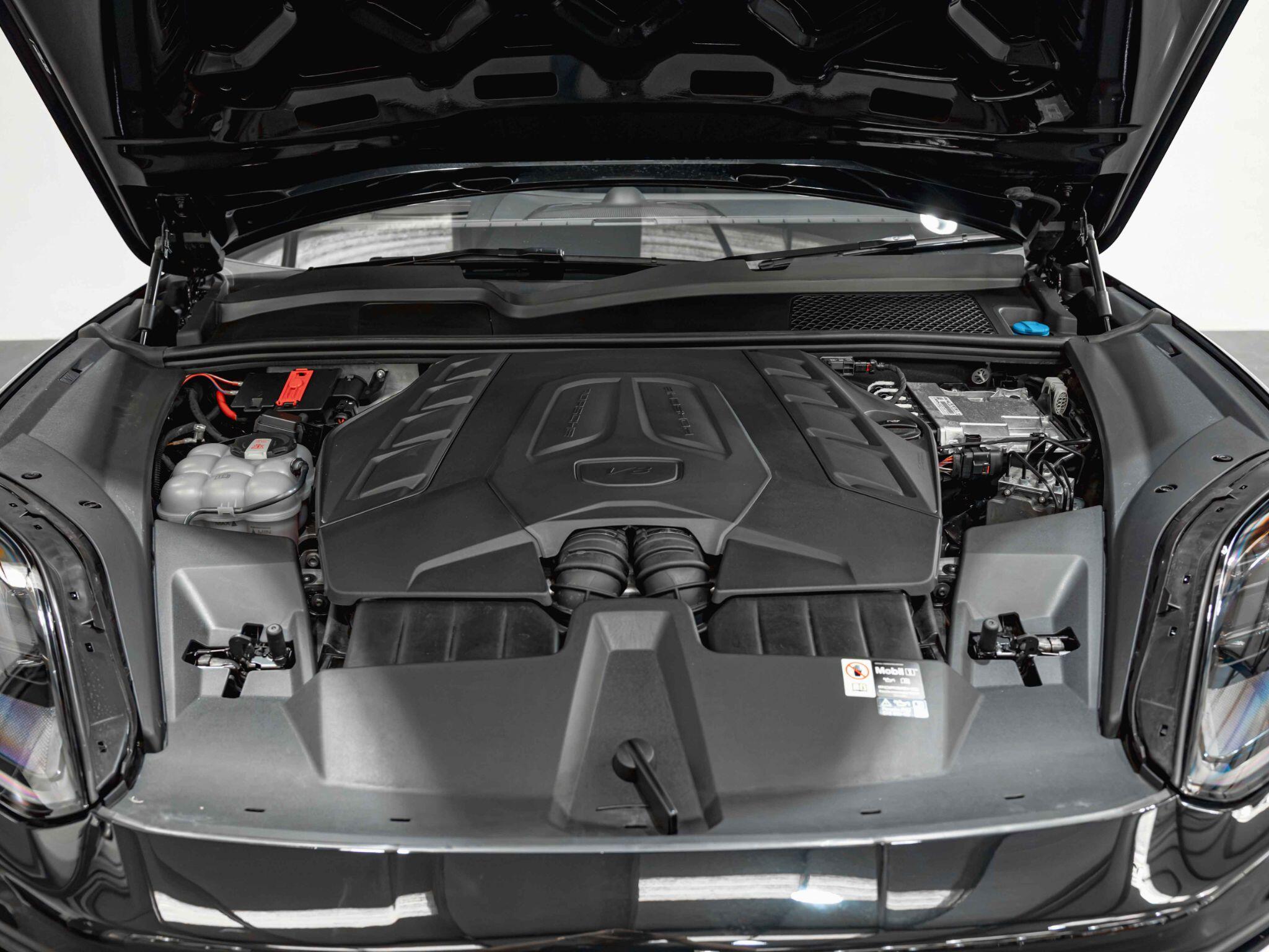 Porsche Cayenne view 15