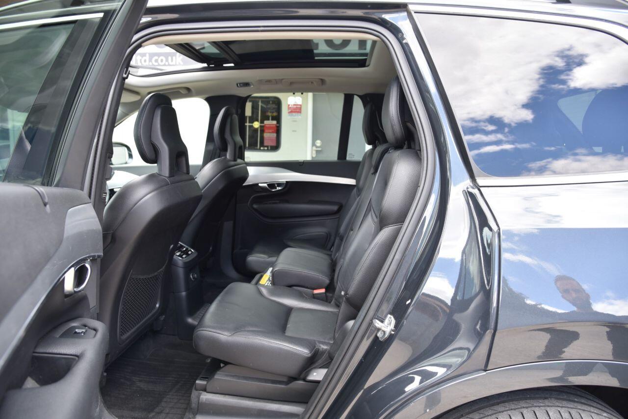 Volvo XC90 view 28
