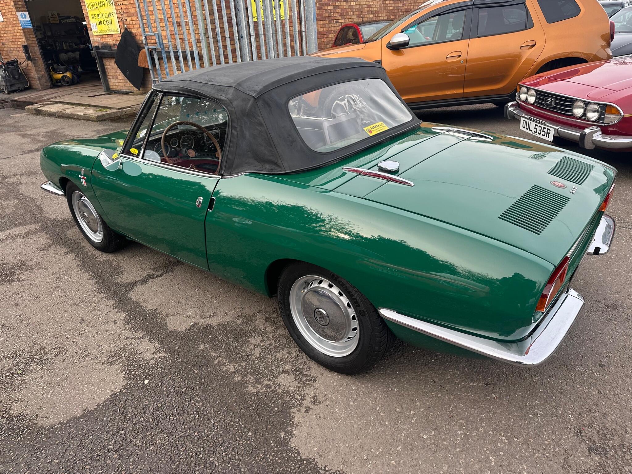 Fiat 850 view 10