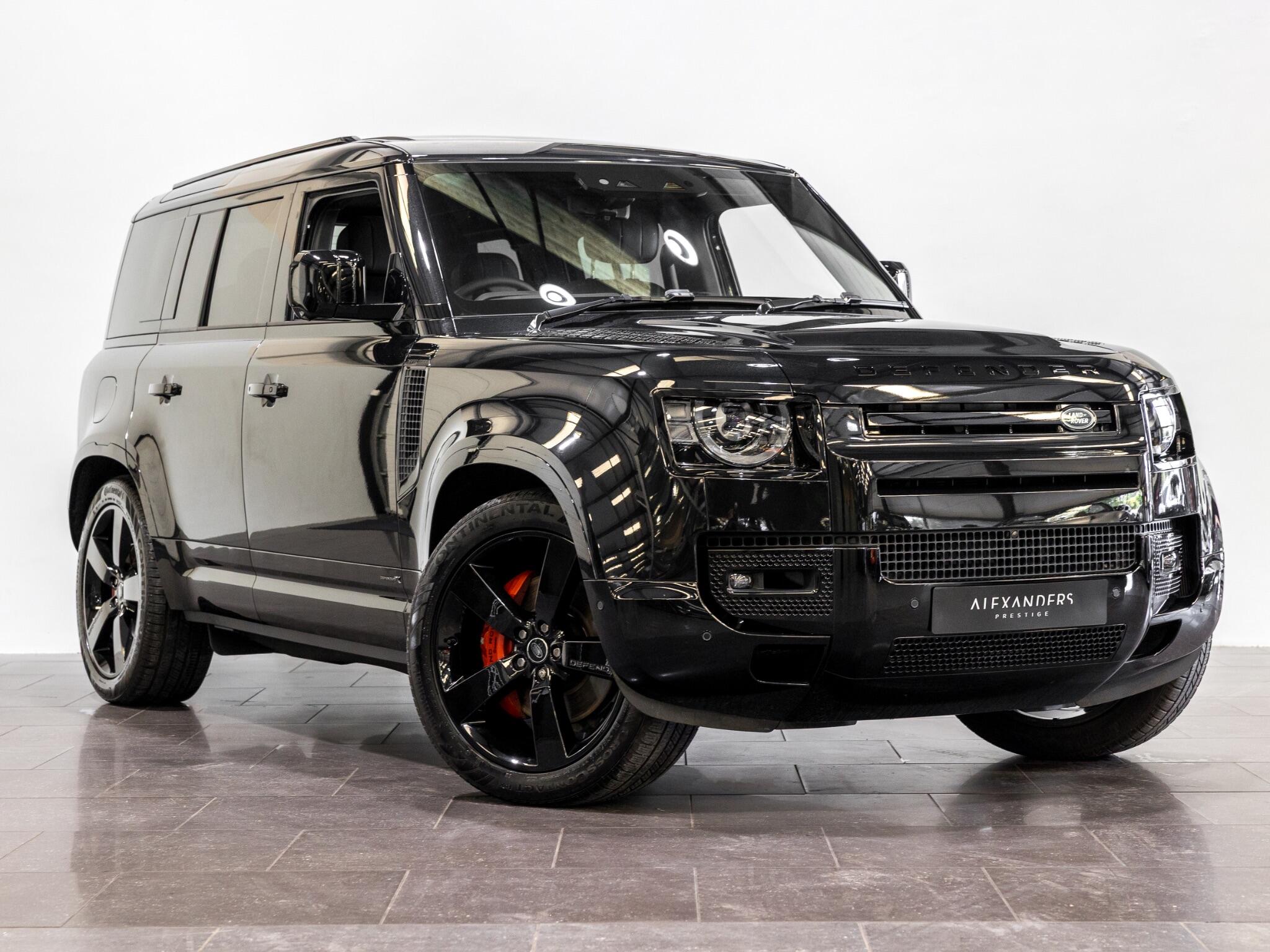 Land Rover Defender 110 view 8