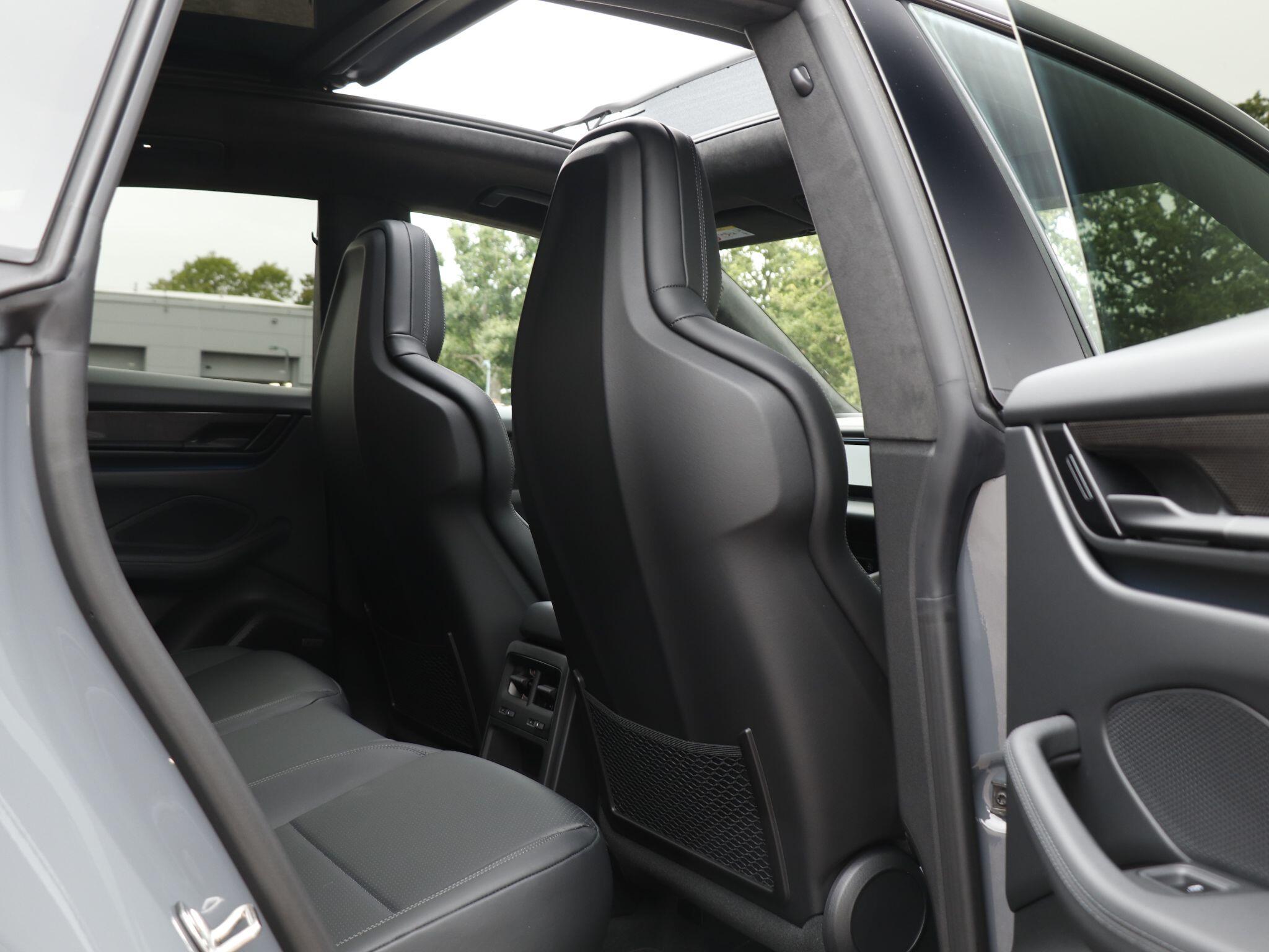 Porsche Macan view 27