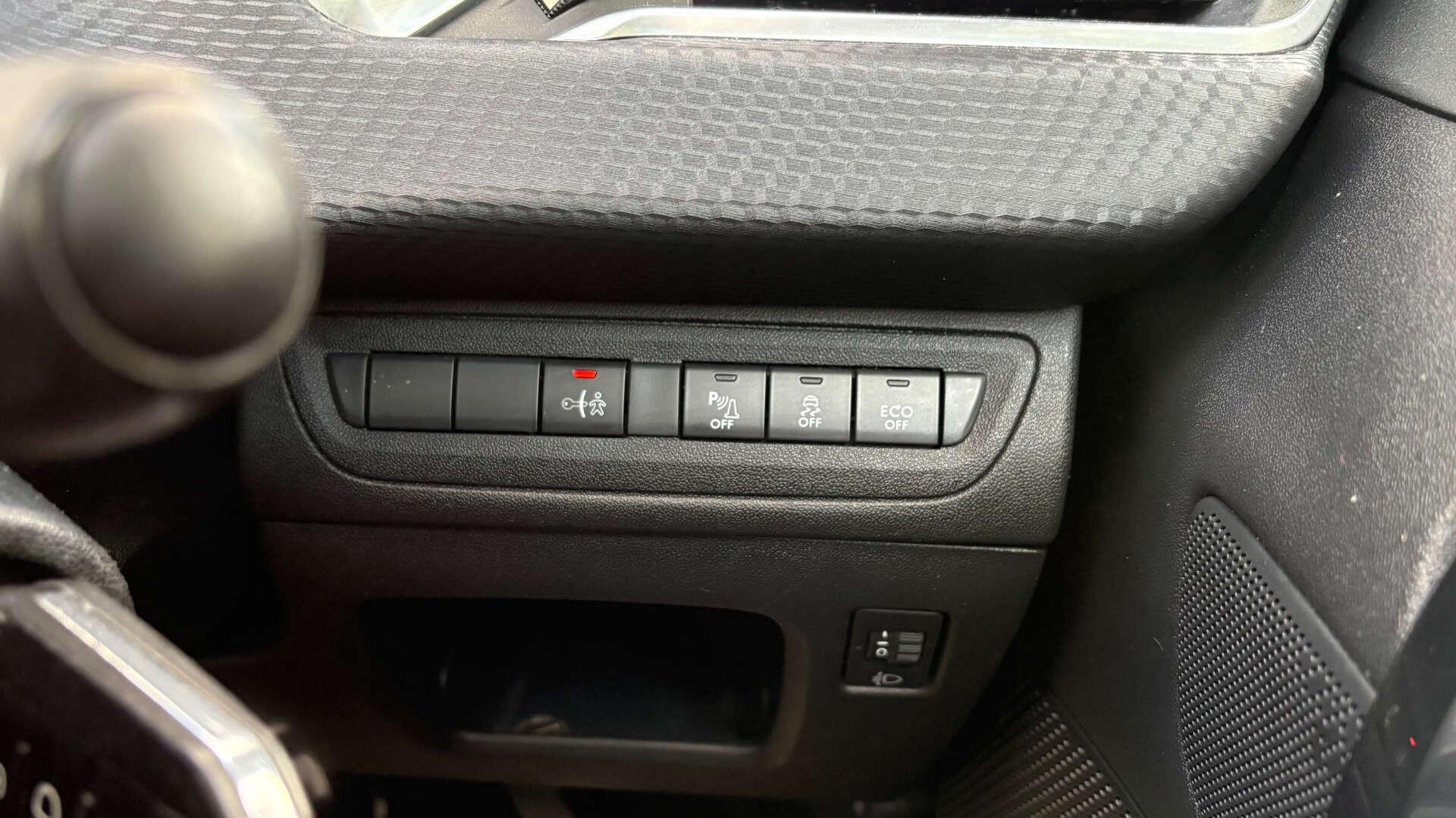 Peugeot 208 view 20