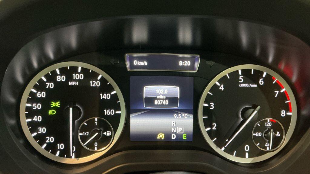 Infiniti Q30 view 11