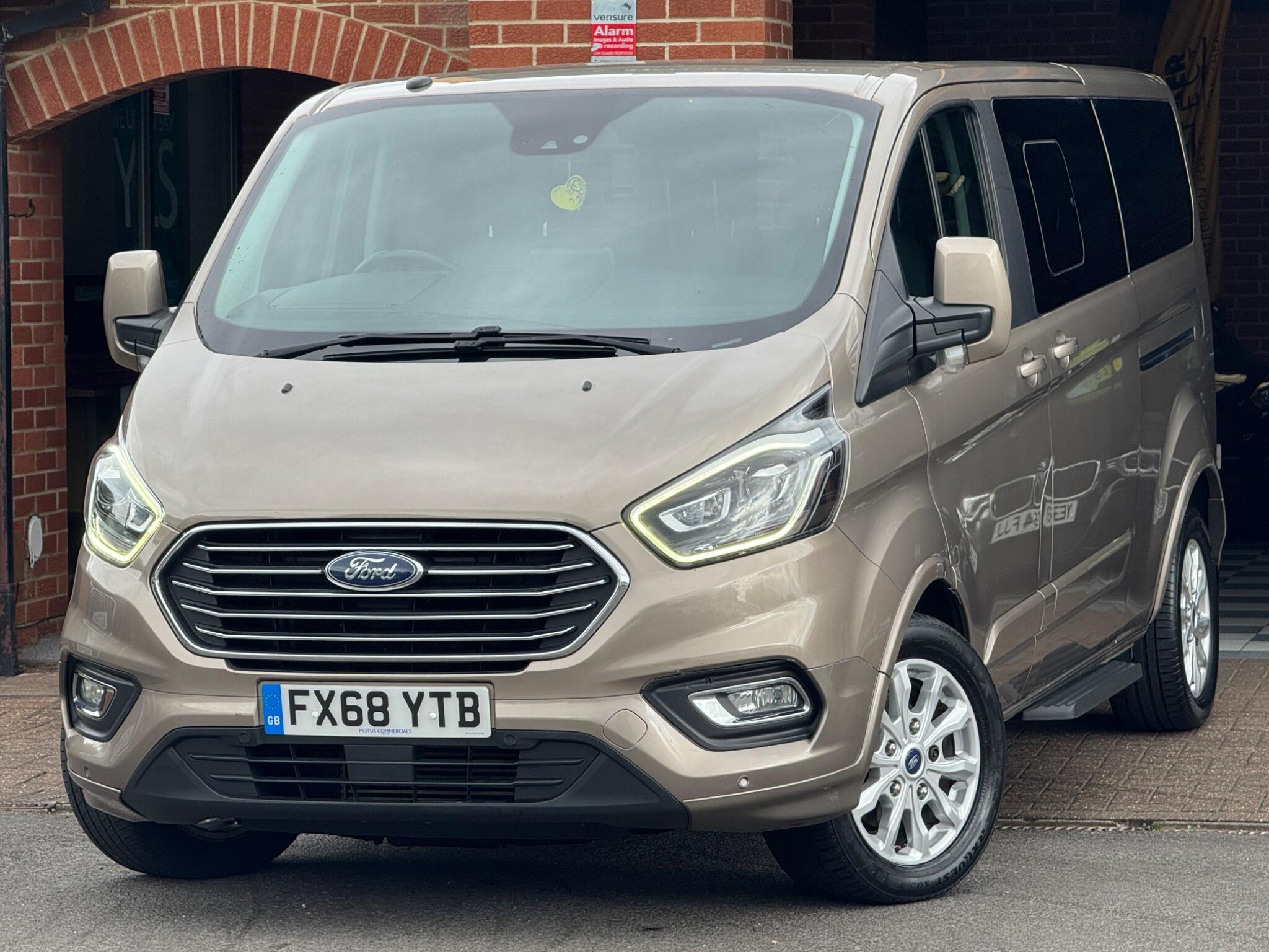Ford Tourneo Custom view 2