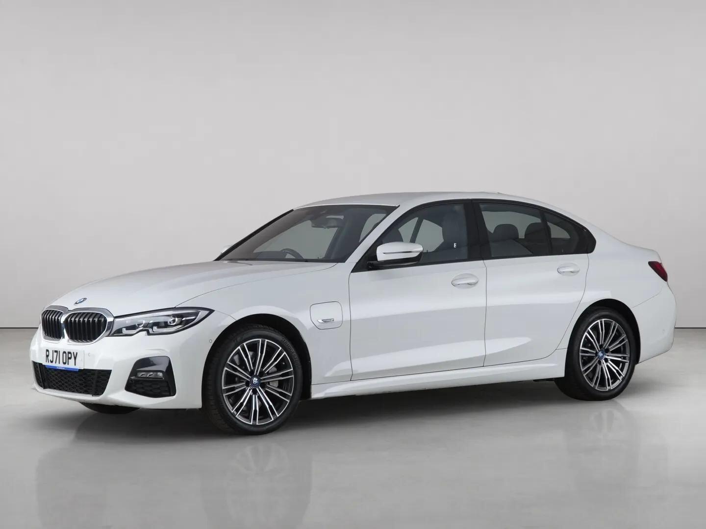 BMW 3 Series view 2