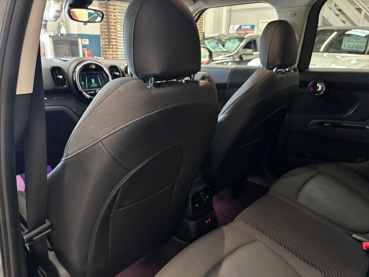 Mini Countryman view 24