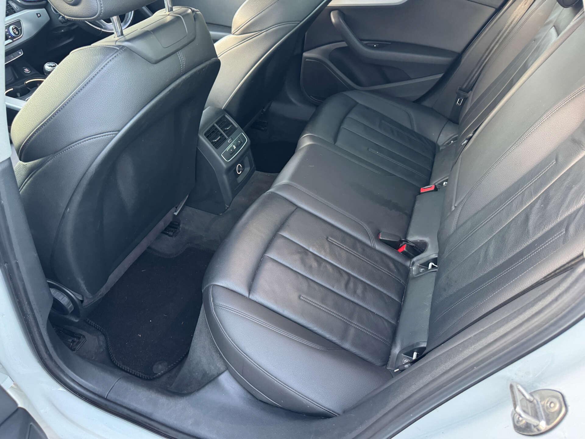 Audi A4 view 24