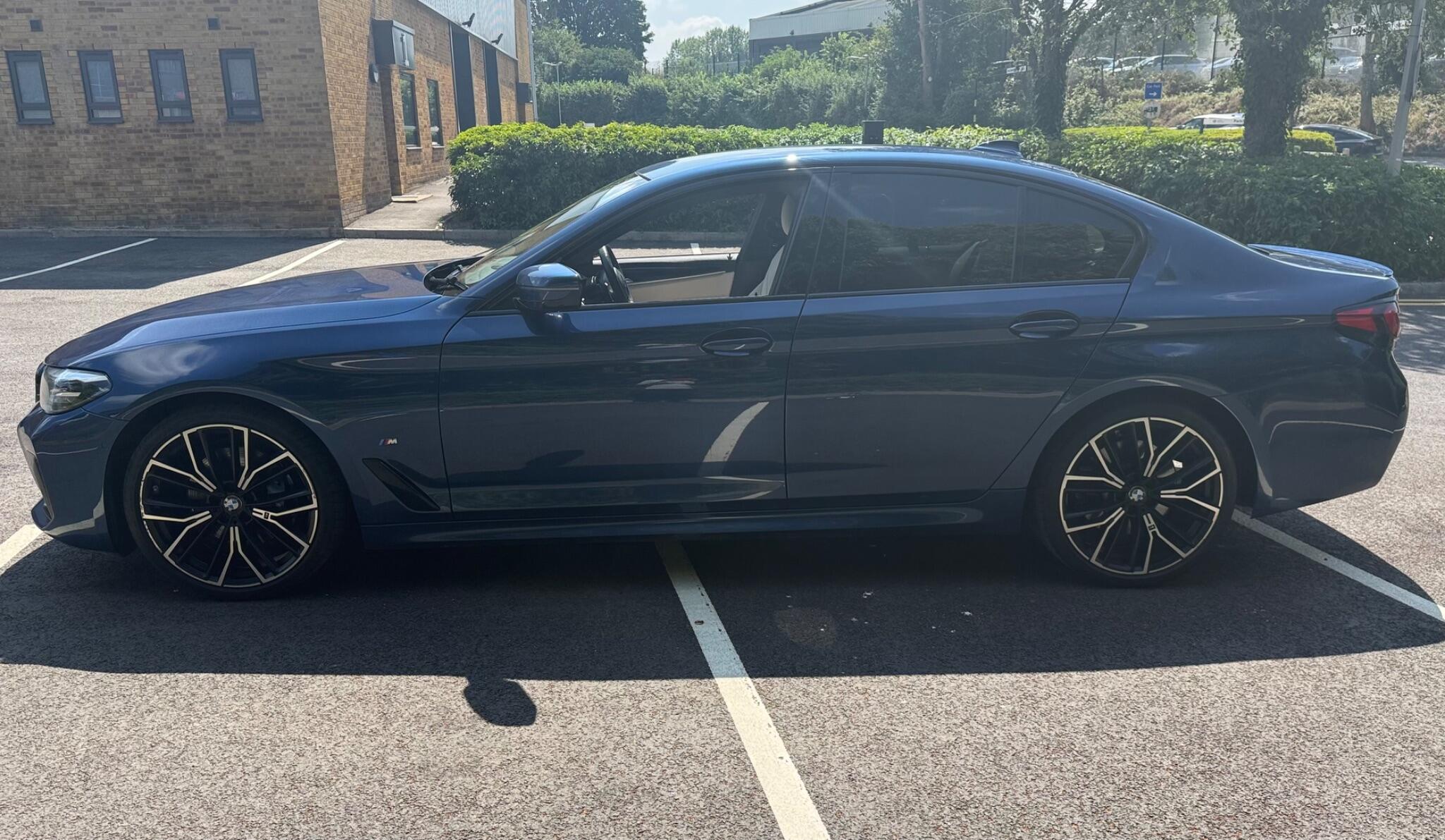BMW 5 Series view 8