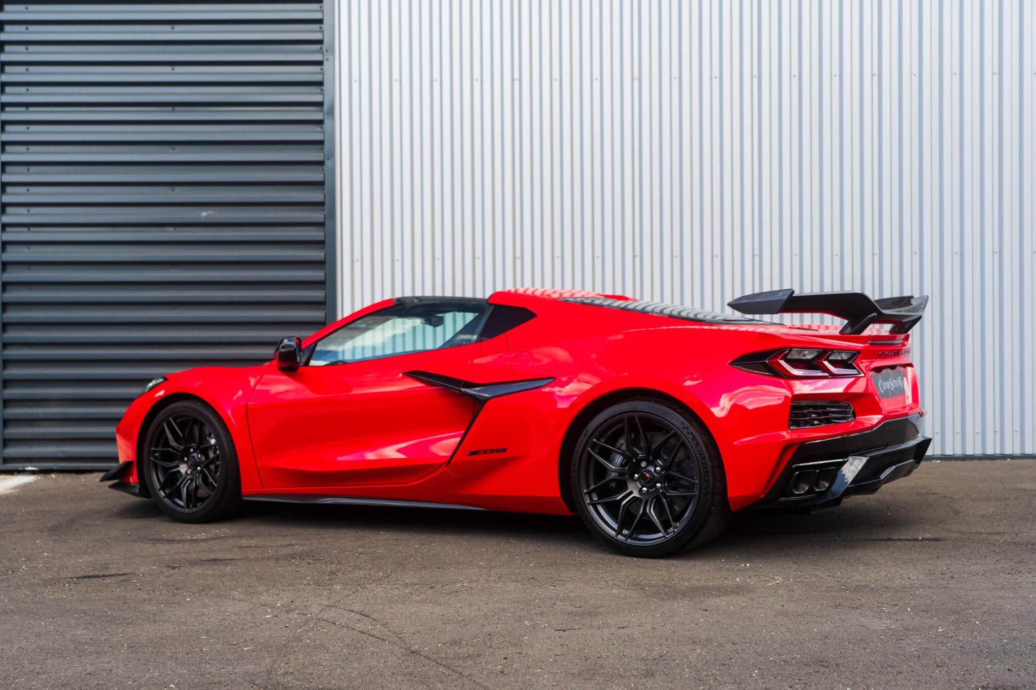 Chevrolet Corvette view 3