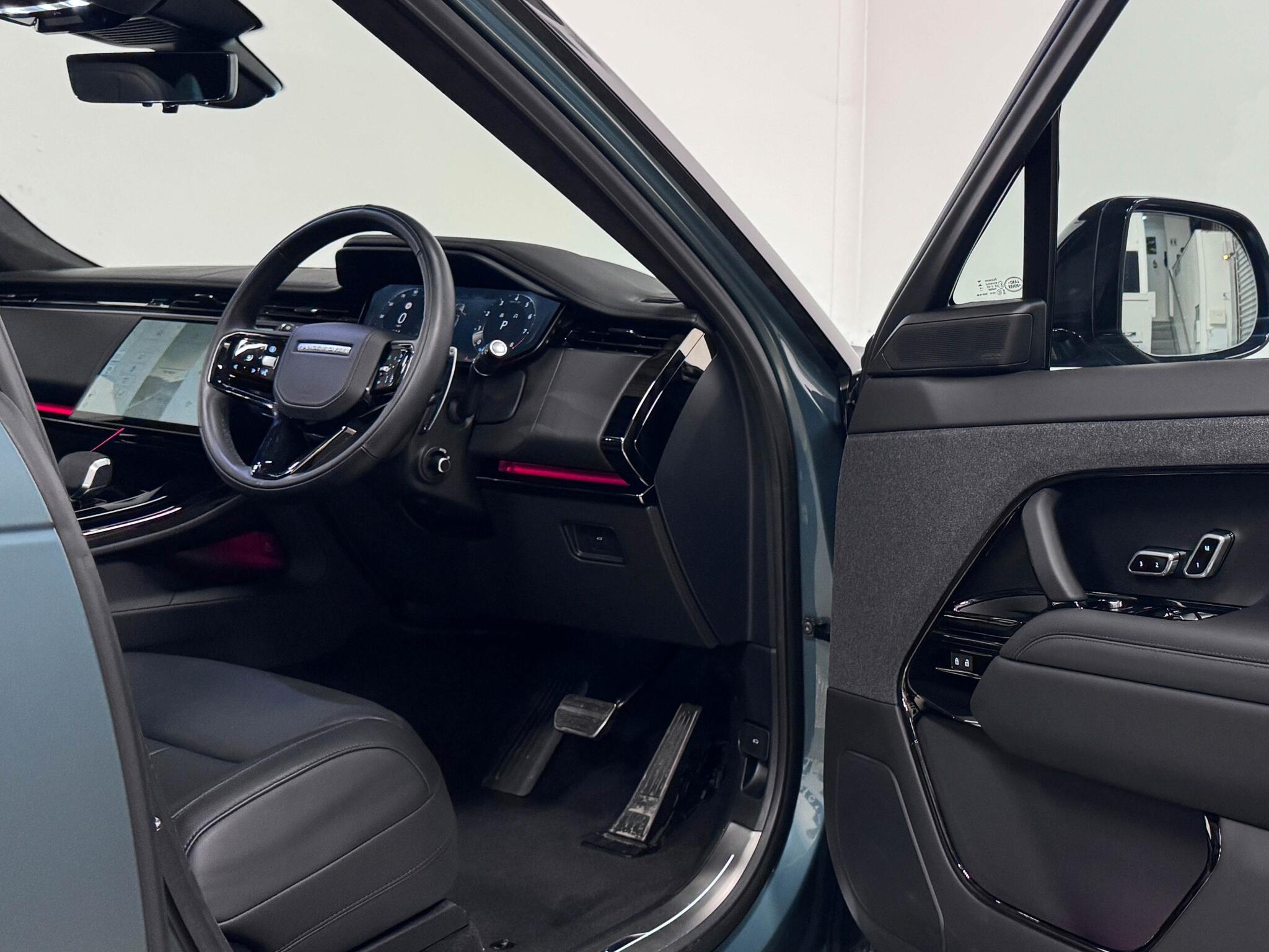 Land Rover Range Rover Sport view 27