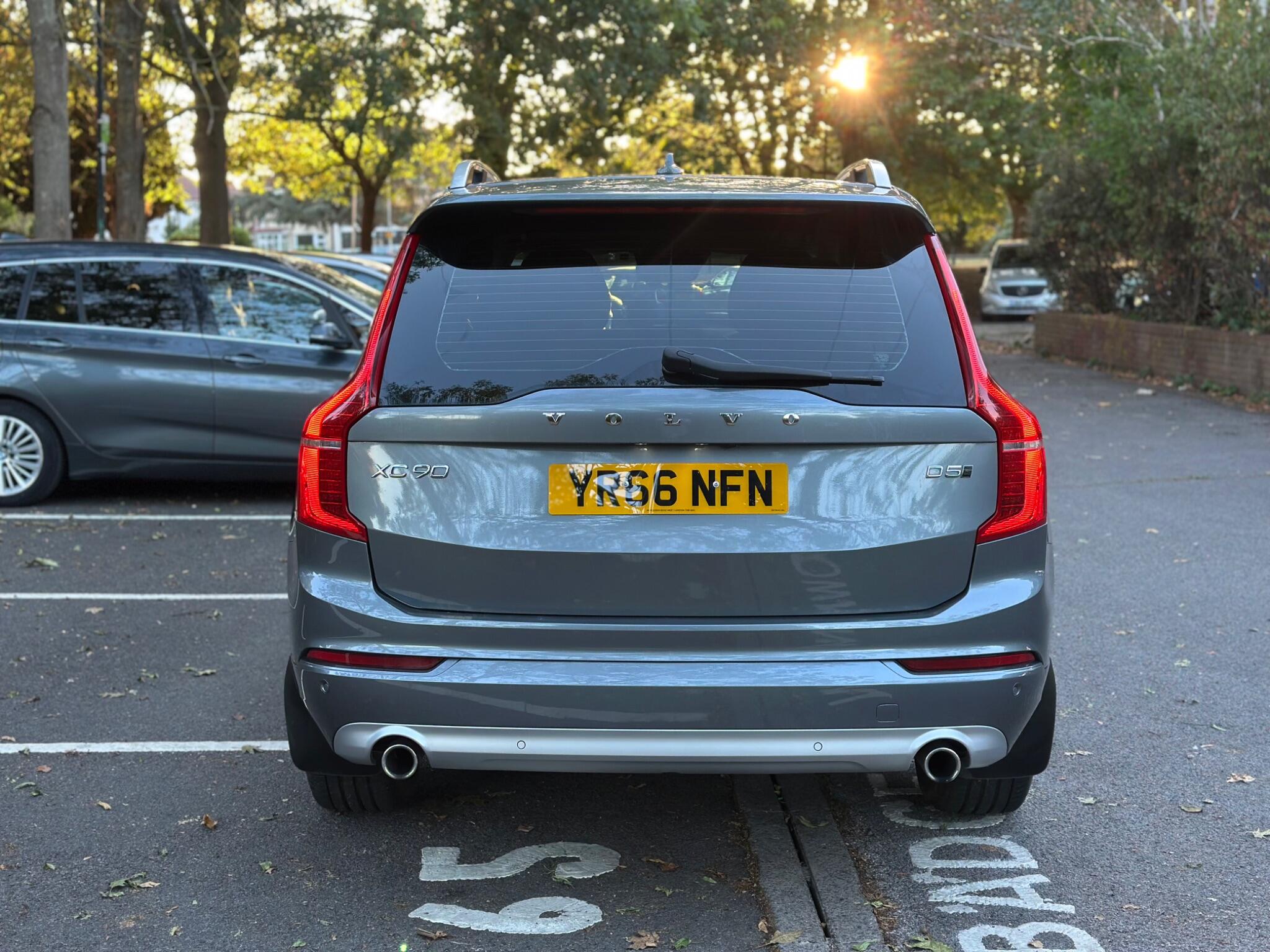 Volvo XC90 view 5