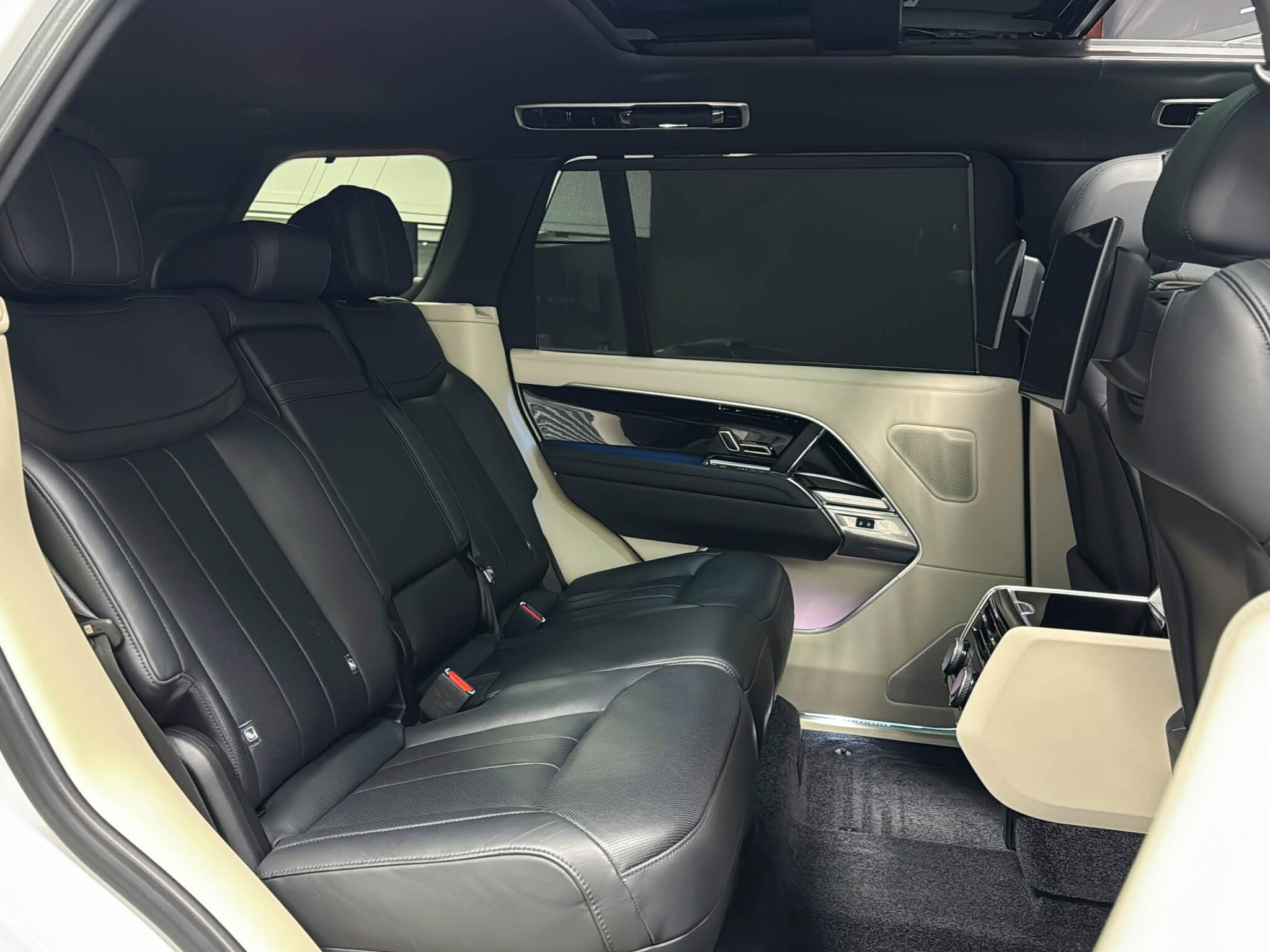 Land Rover Range Rover view 17