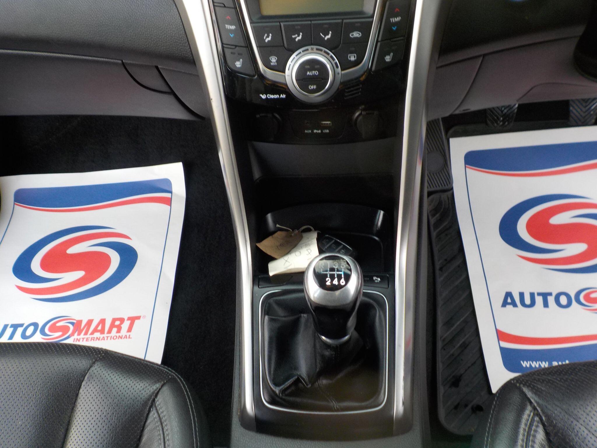 Hyundai i30 1.6 CRDi Blue Drive Premium Euro 6 (s/s) 5dr