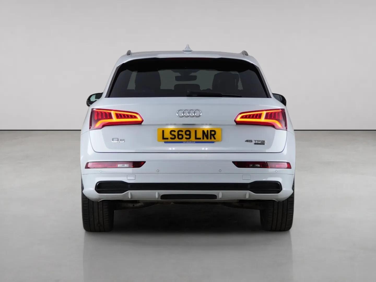 Audi Q5 view 7