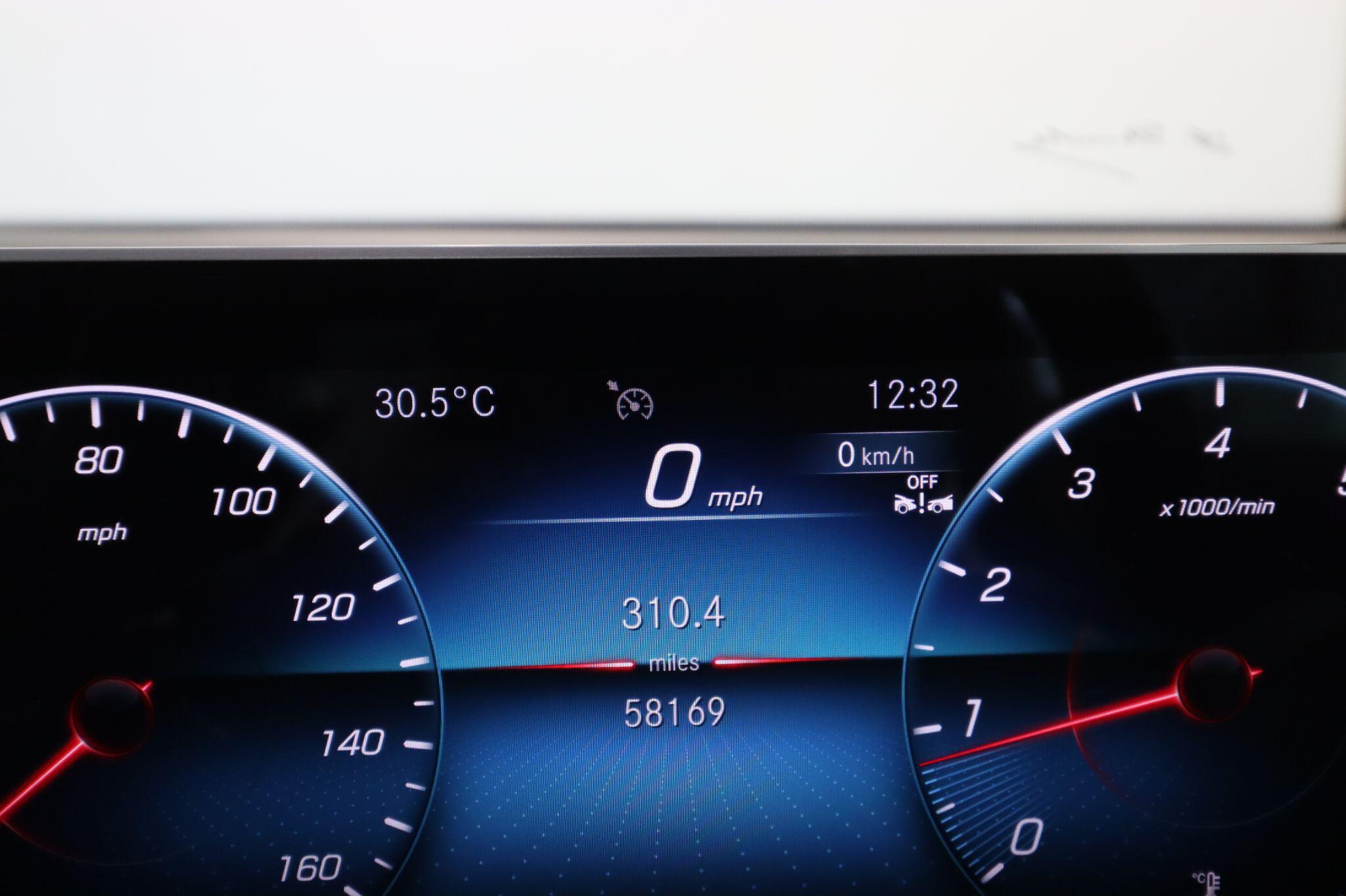 Mercedes-Benz GLB view 36