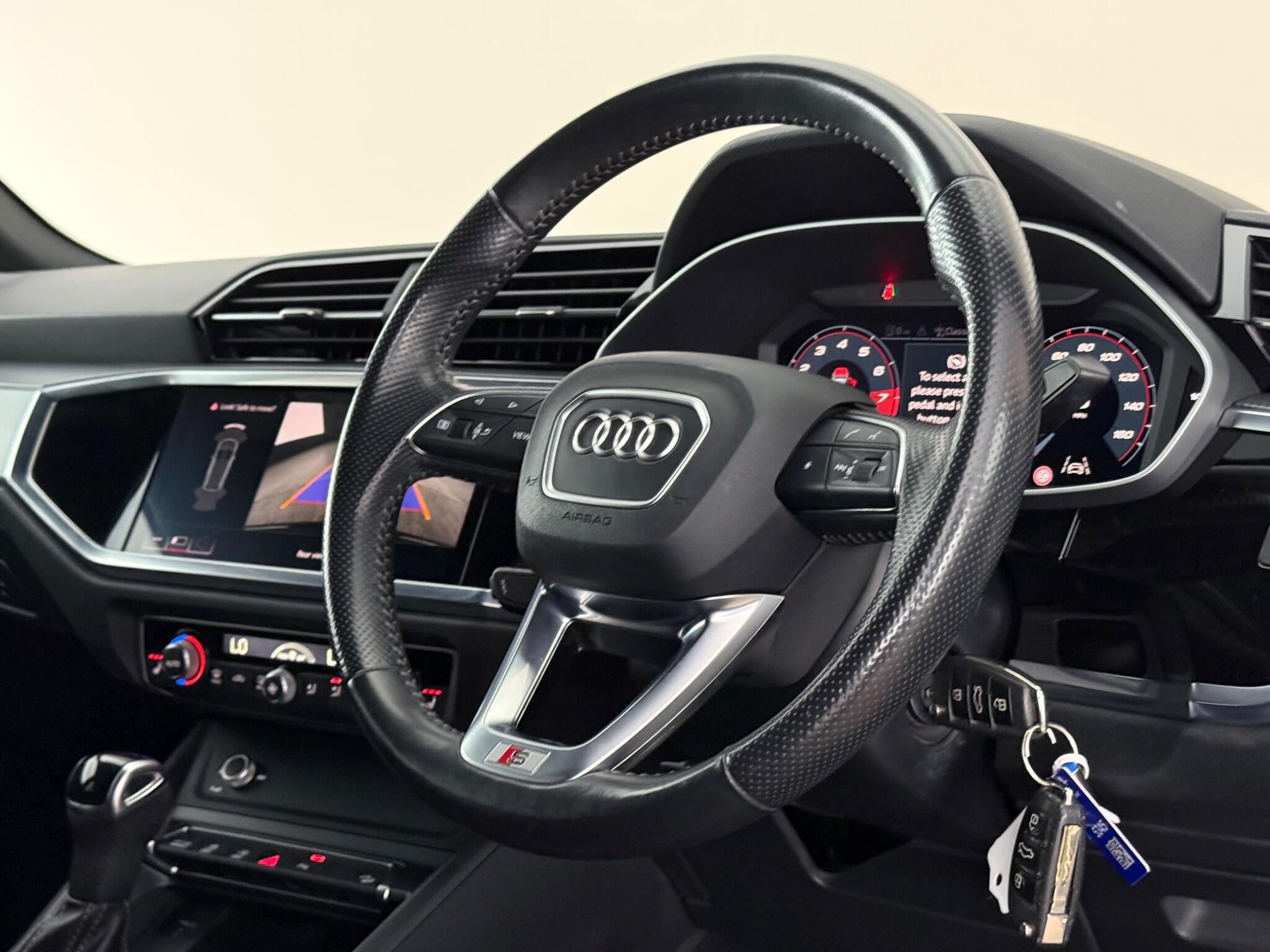 Audi Q3 view 3