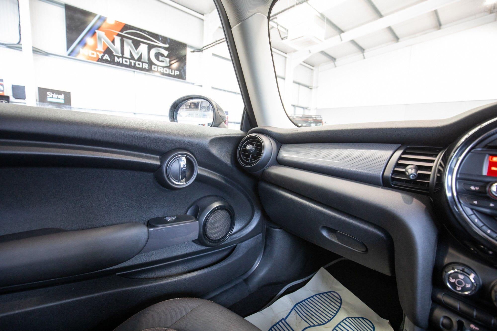 Mini Hatch view 23