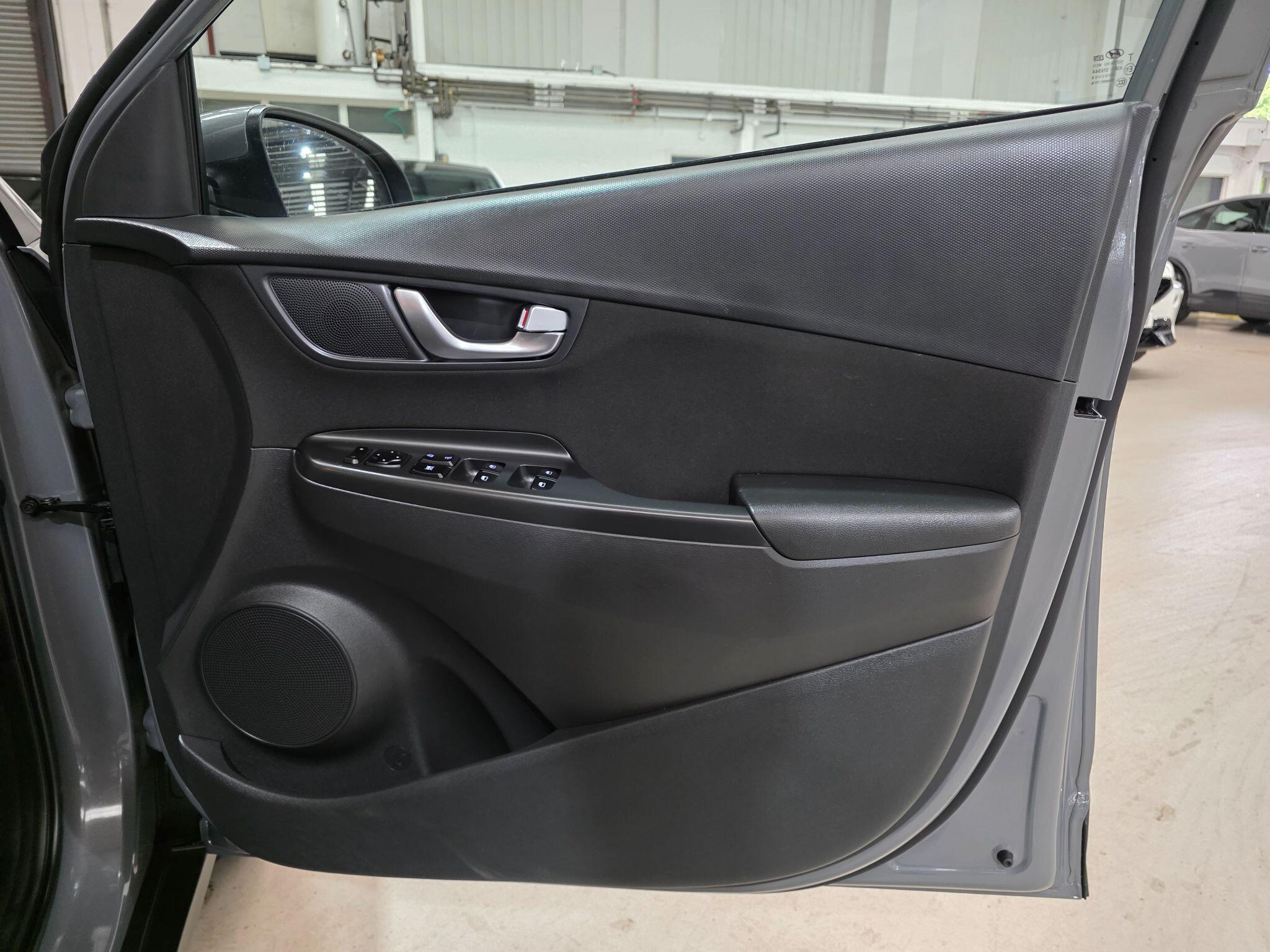 Hyundai Kona view 12