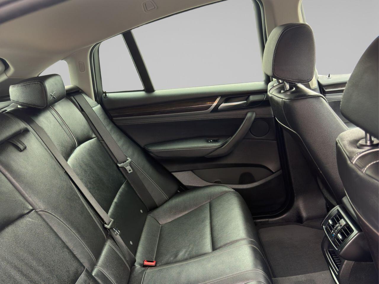 BMW X4 view 30