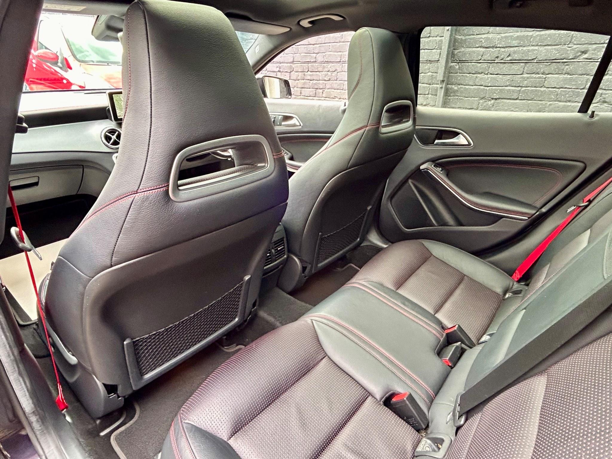 Mercedes-Benz Gla view 23