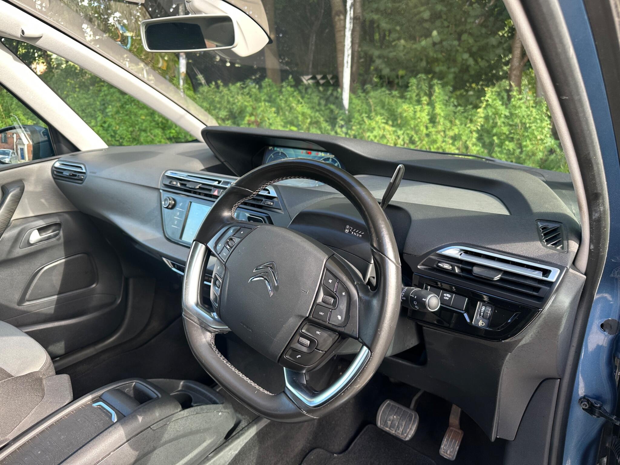 Citroen Grand C4 Picasso view 14