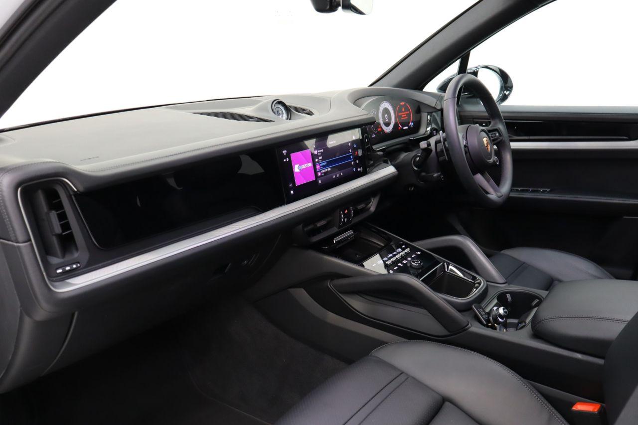 Porsche Cayenne view 19