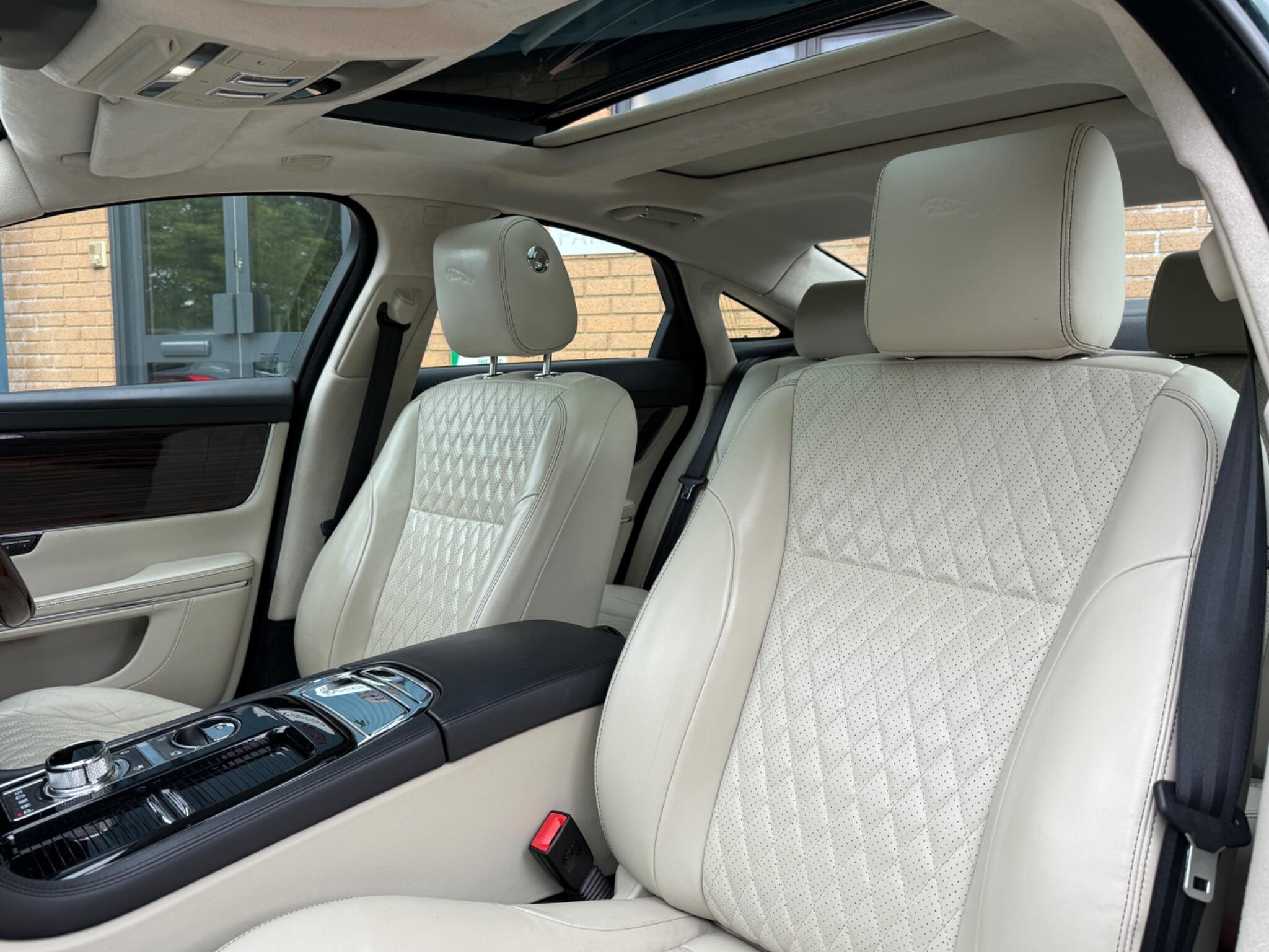 Jaguar XJ view 49