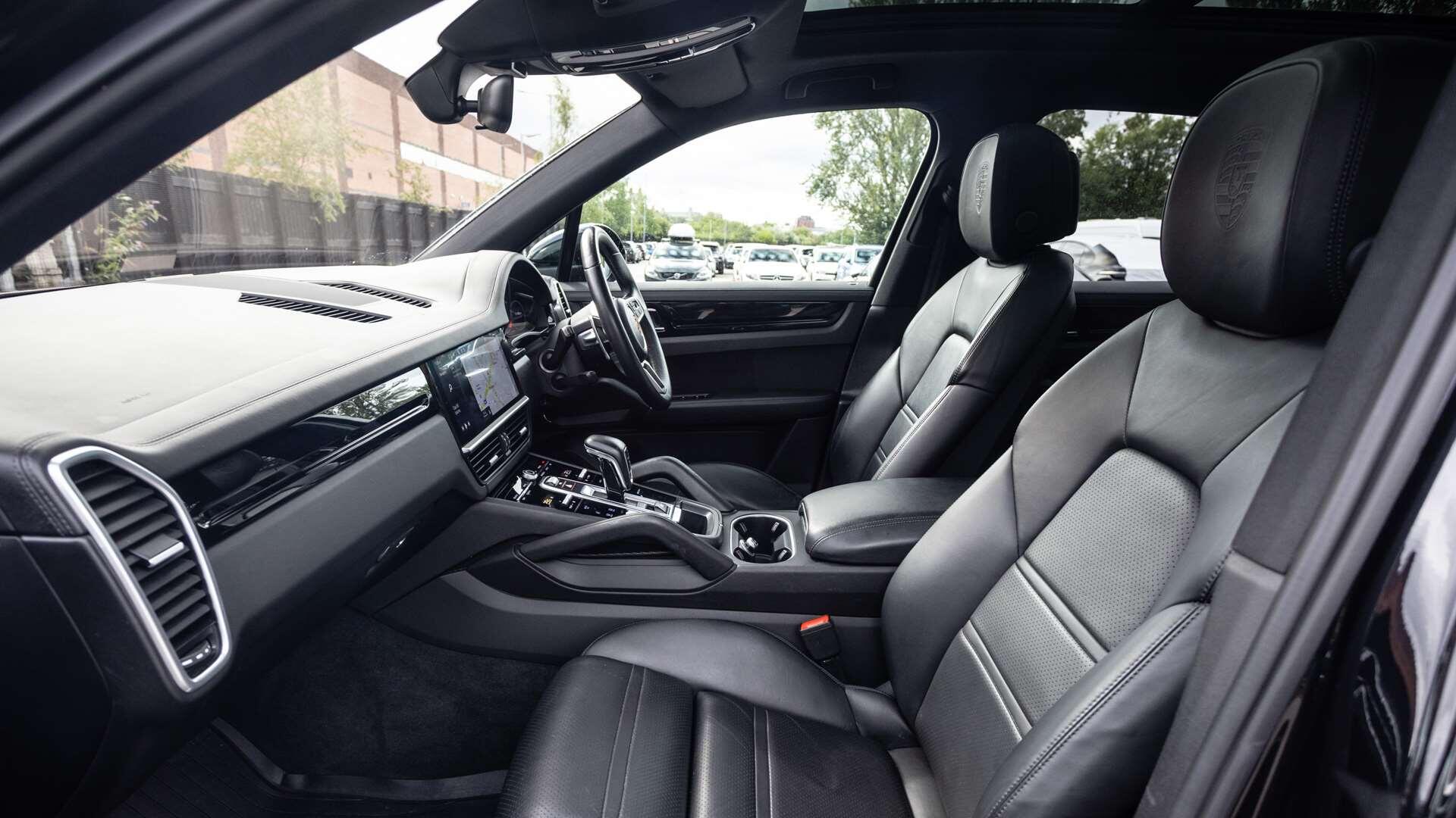 Porsche Cayenne view 12