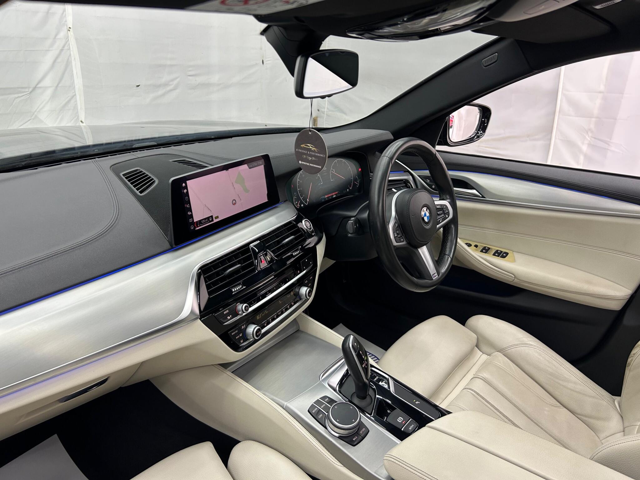 BMW 5 Series view 15