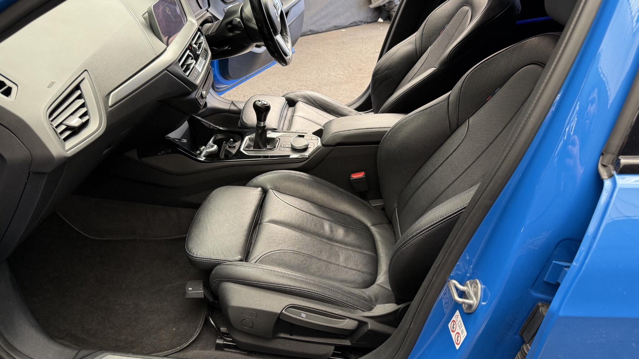 BMW 1 Series view 25