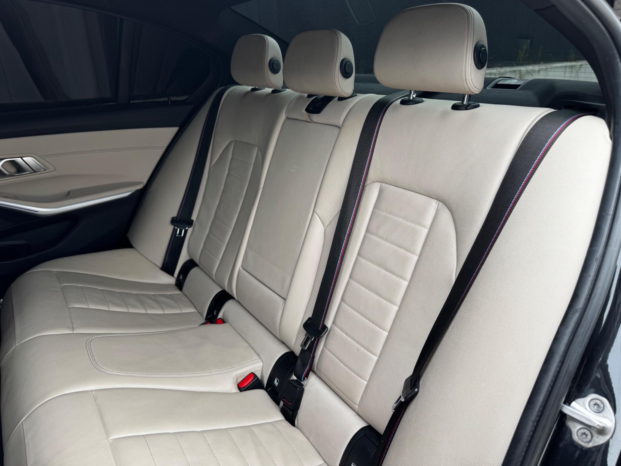 BMW 3 Series view 30