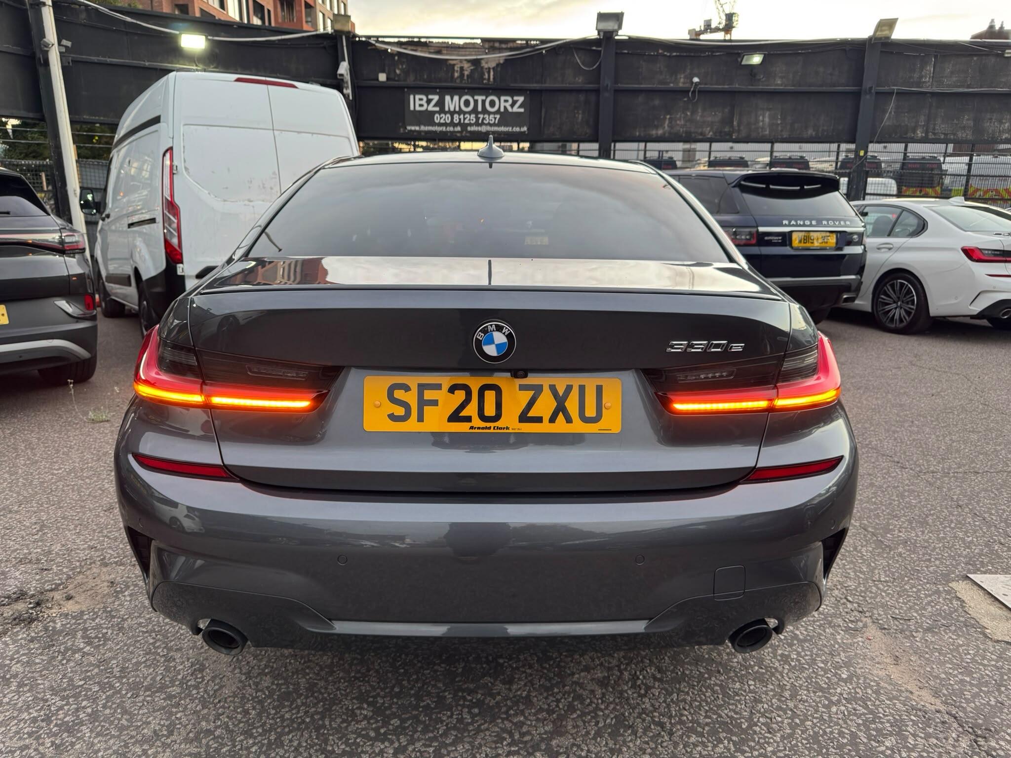BMW 3 Series view 15