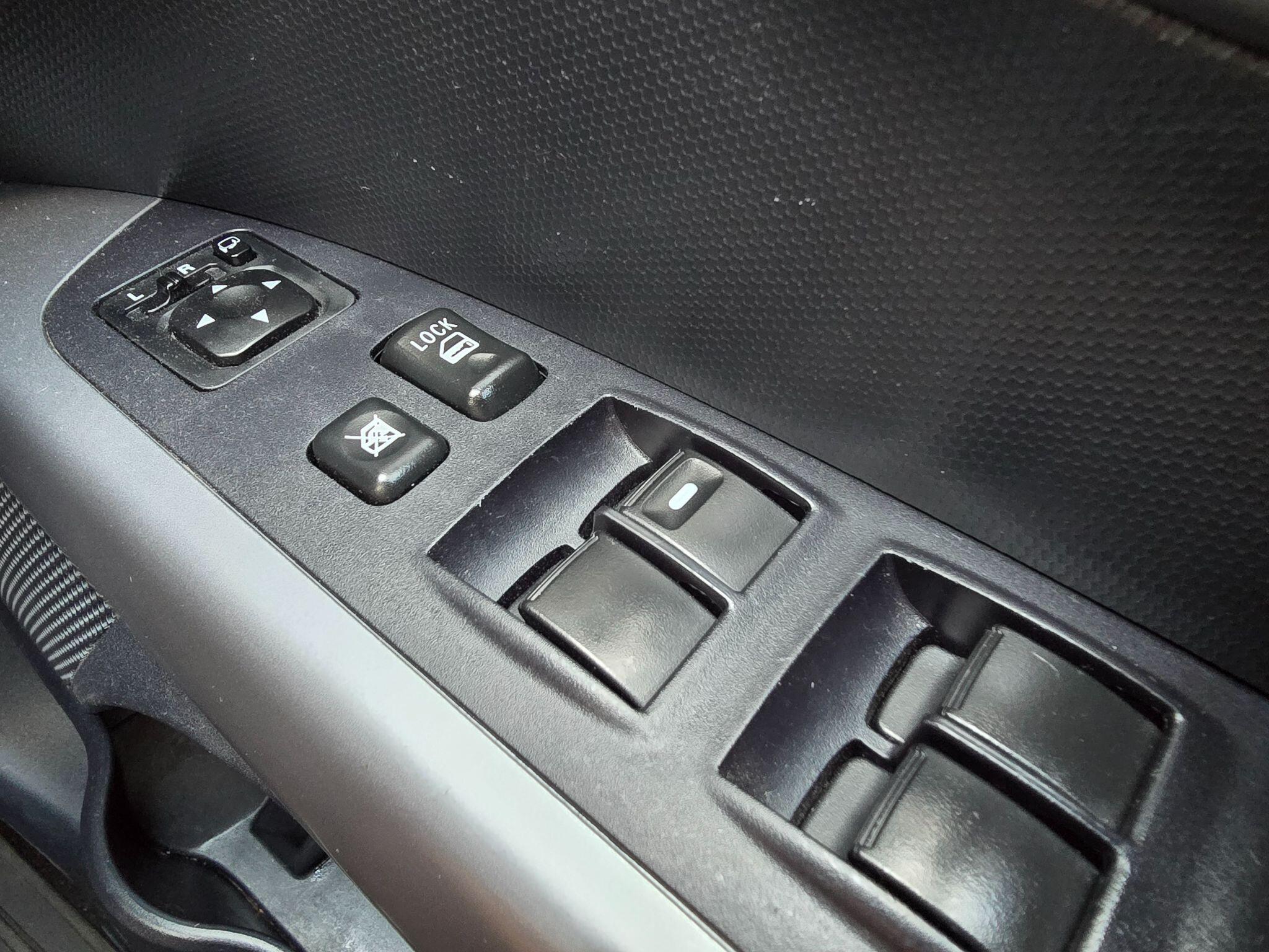 Mitsubishi Outlander view 22