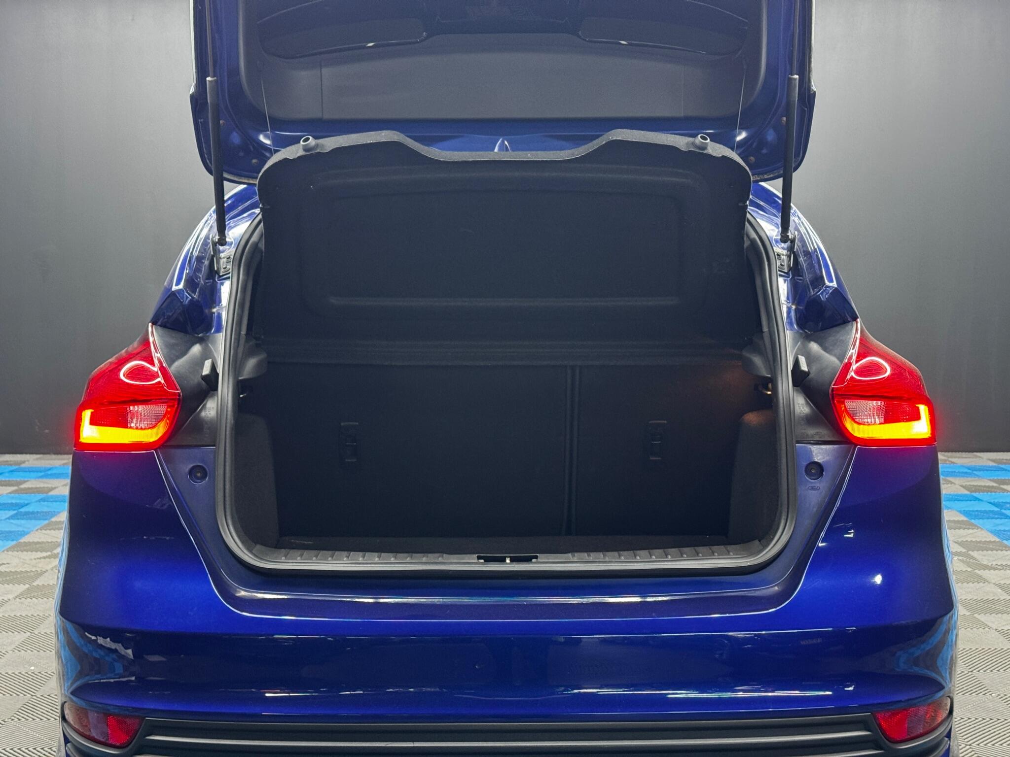 Ford Focus view 36