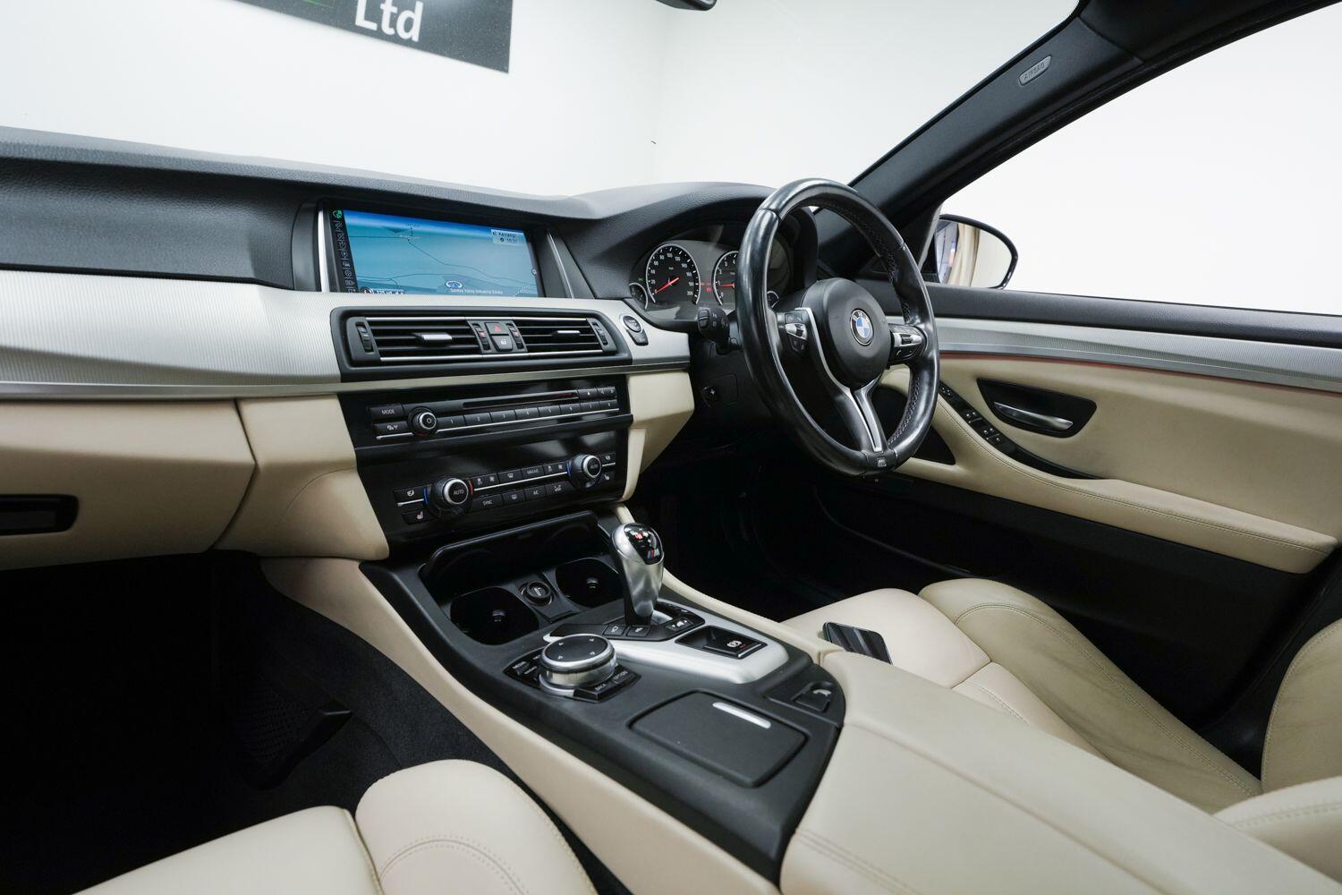 BMW M5 view 32