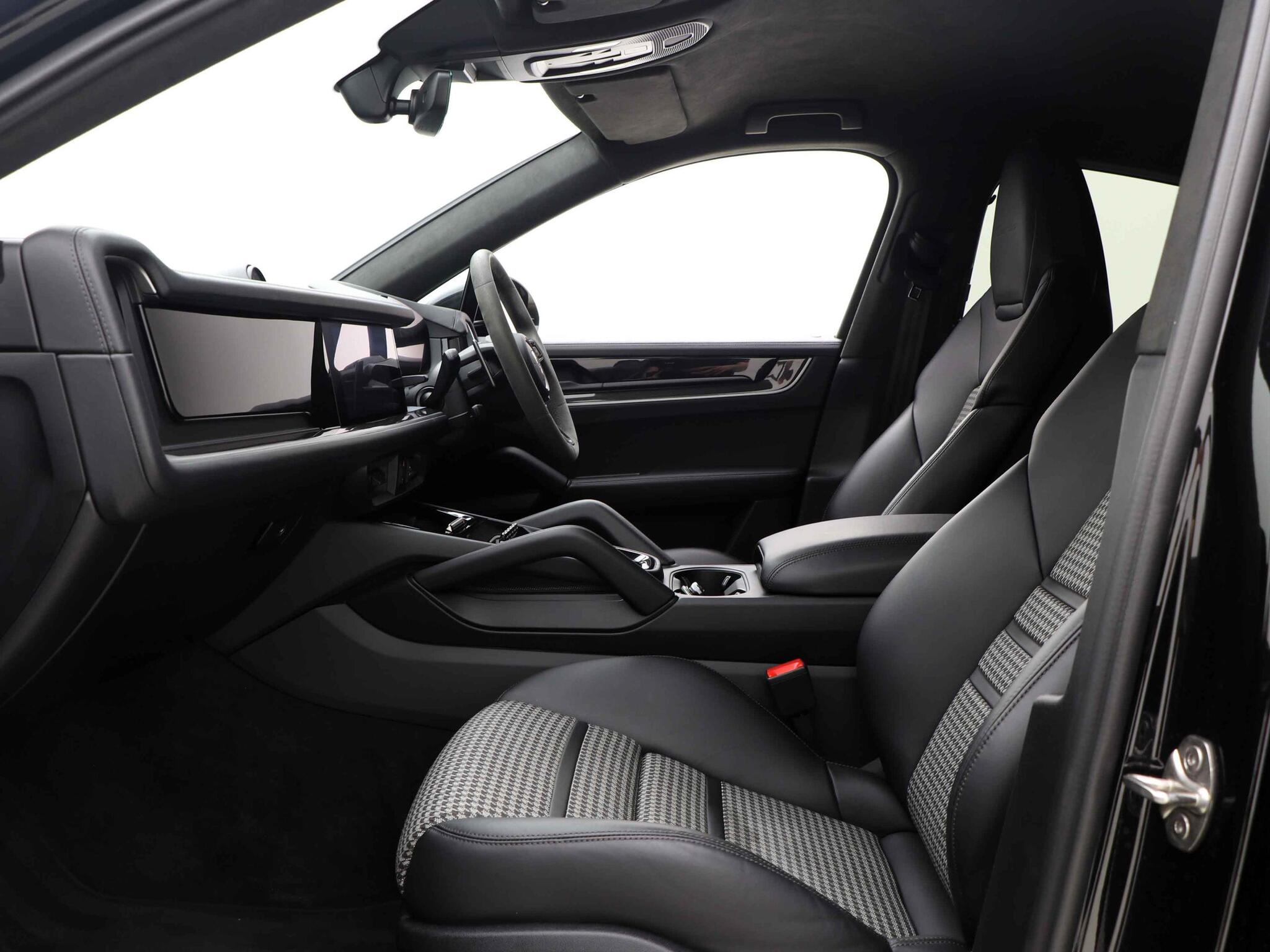 Porsche Cayenne view 3