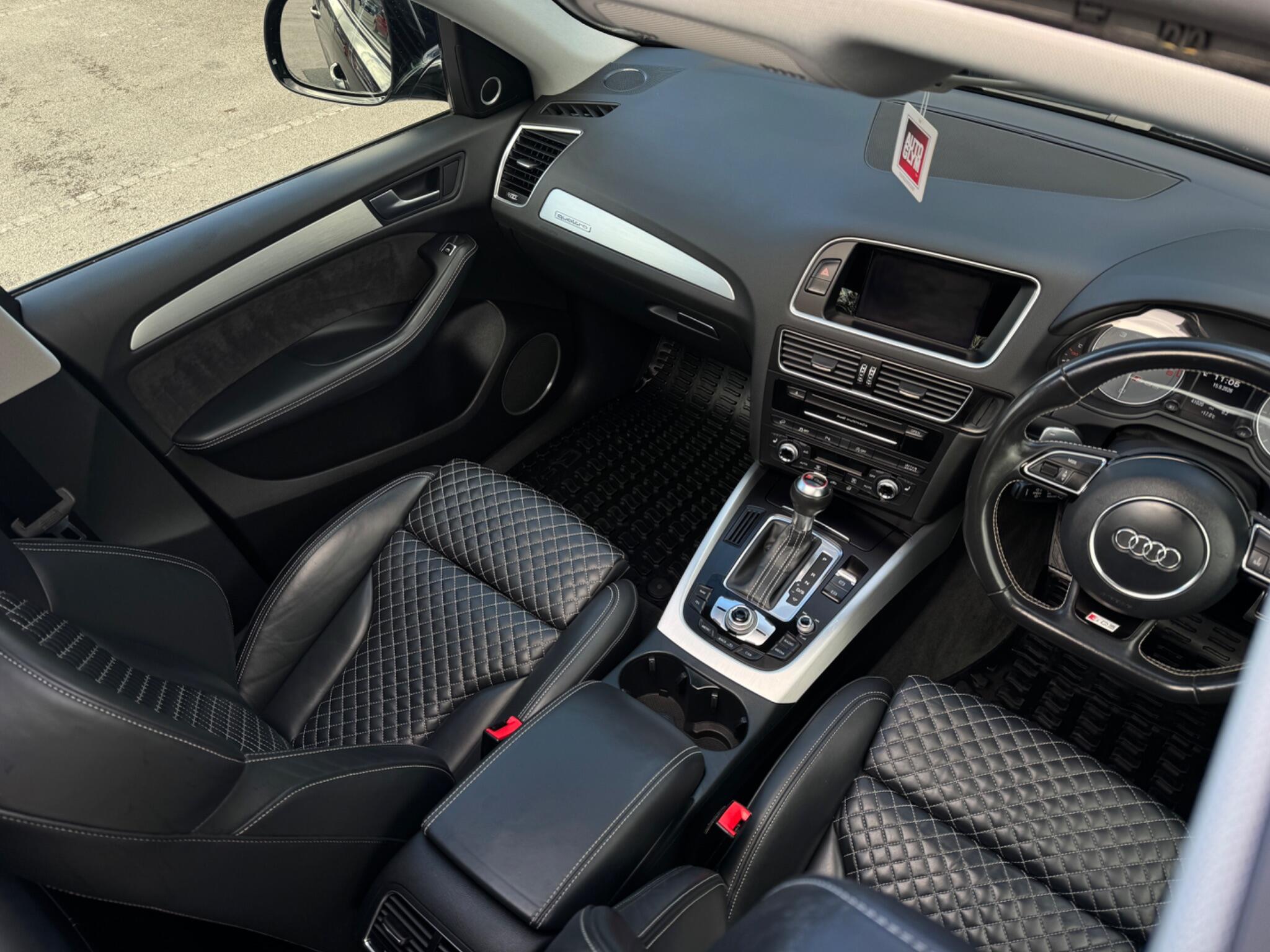 Audi SQ5 view 16