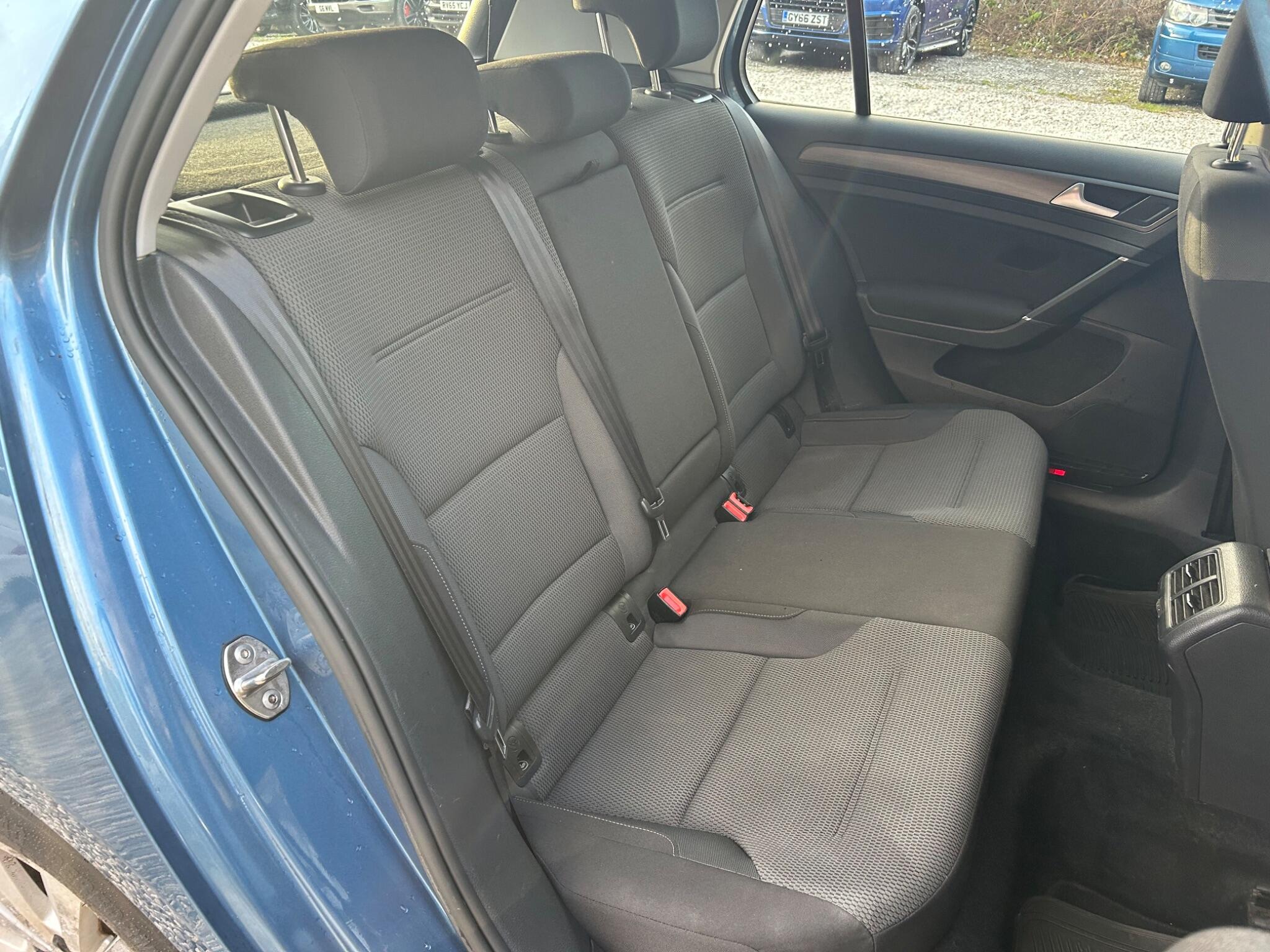 Volkswagen Golf view 26